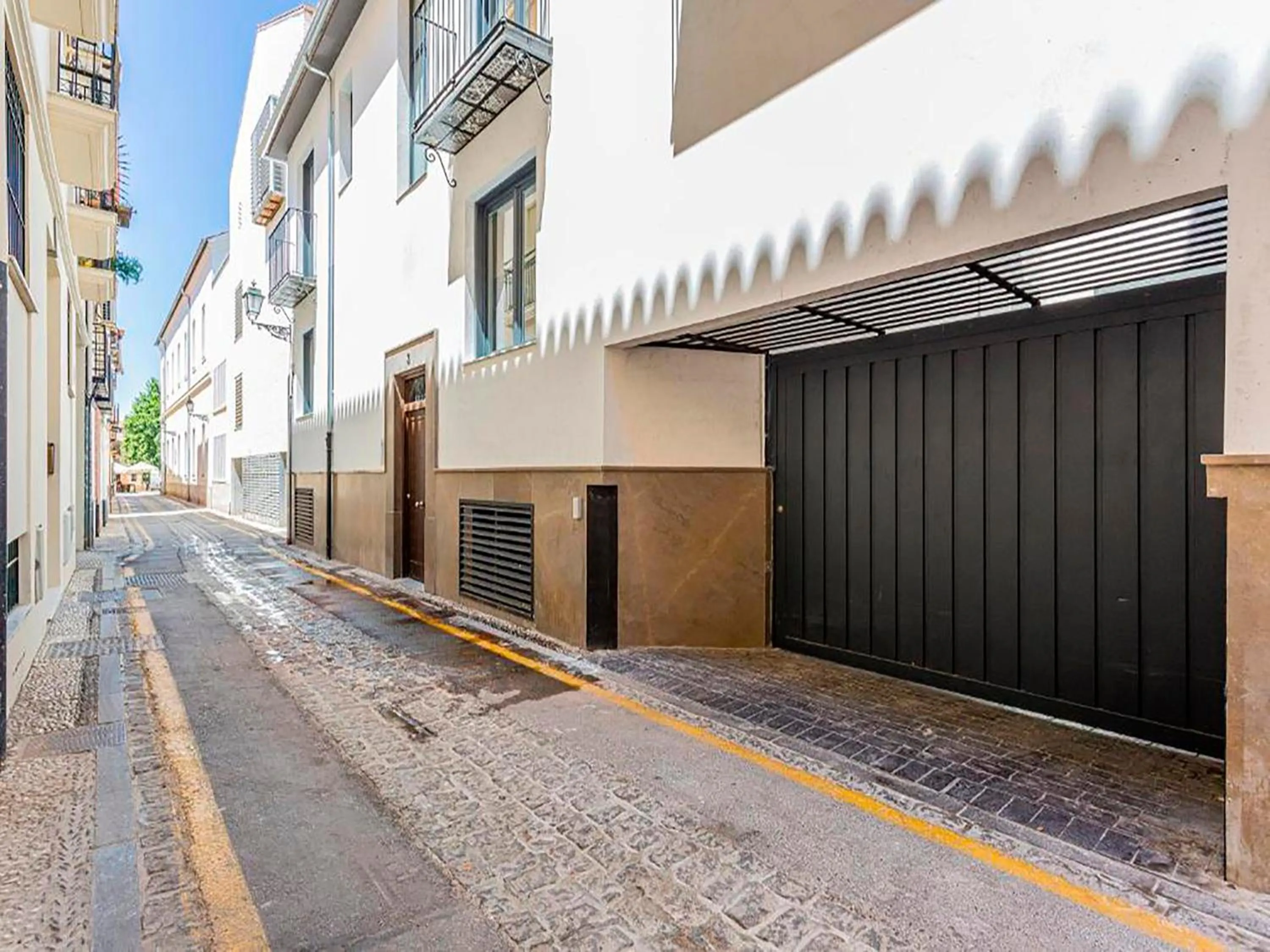 Parking in Apartamentos Real Suites Realejo 3000