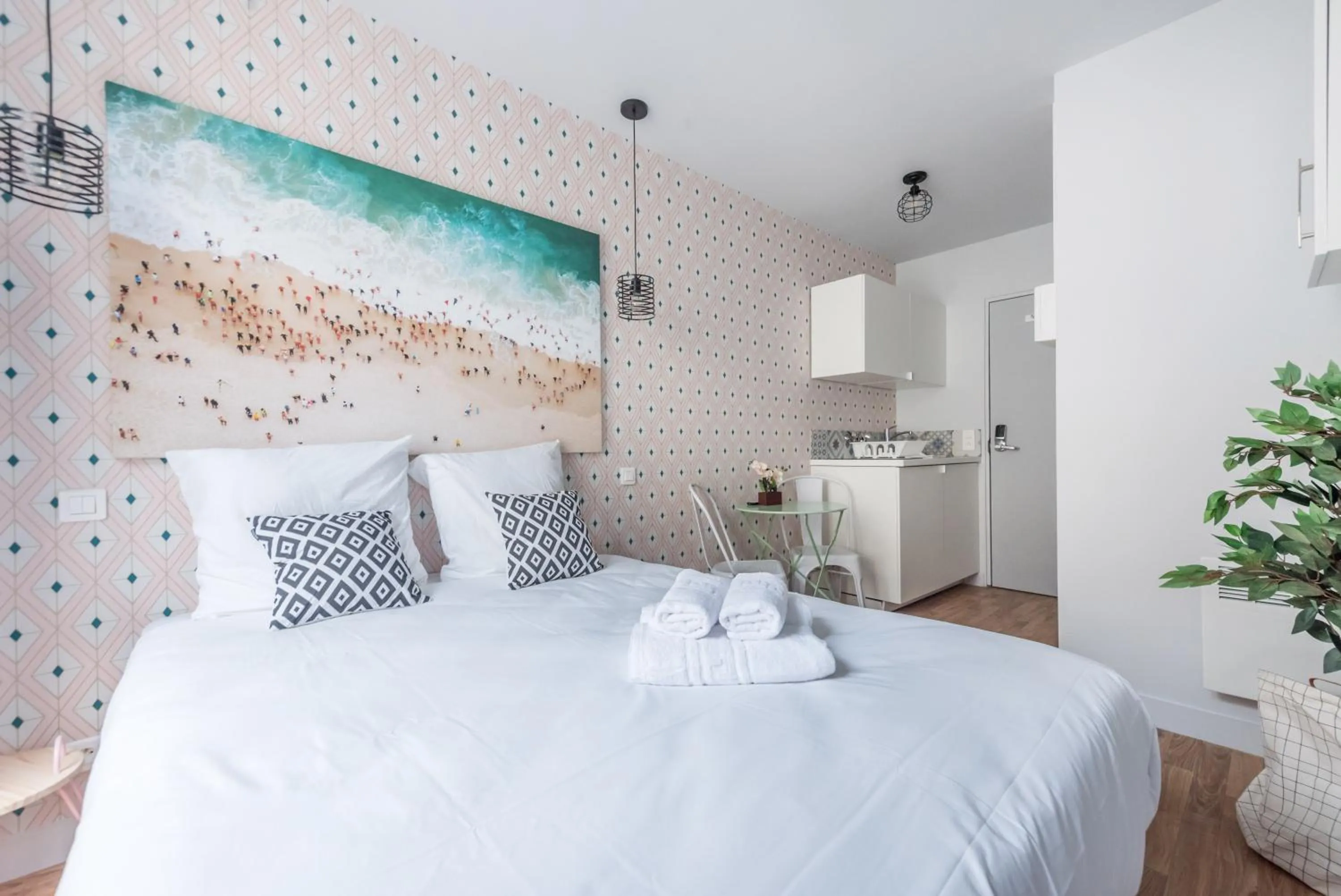 Kitchen or kitchenette, Bed in WS Opéra - Galeries Lafayette