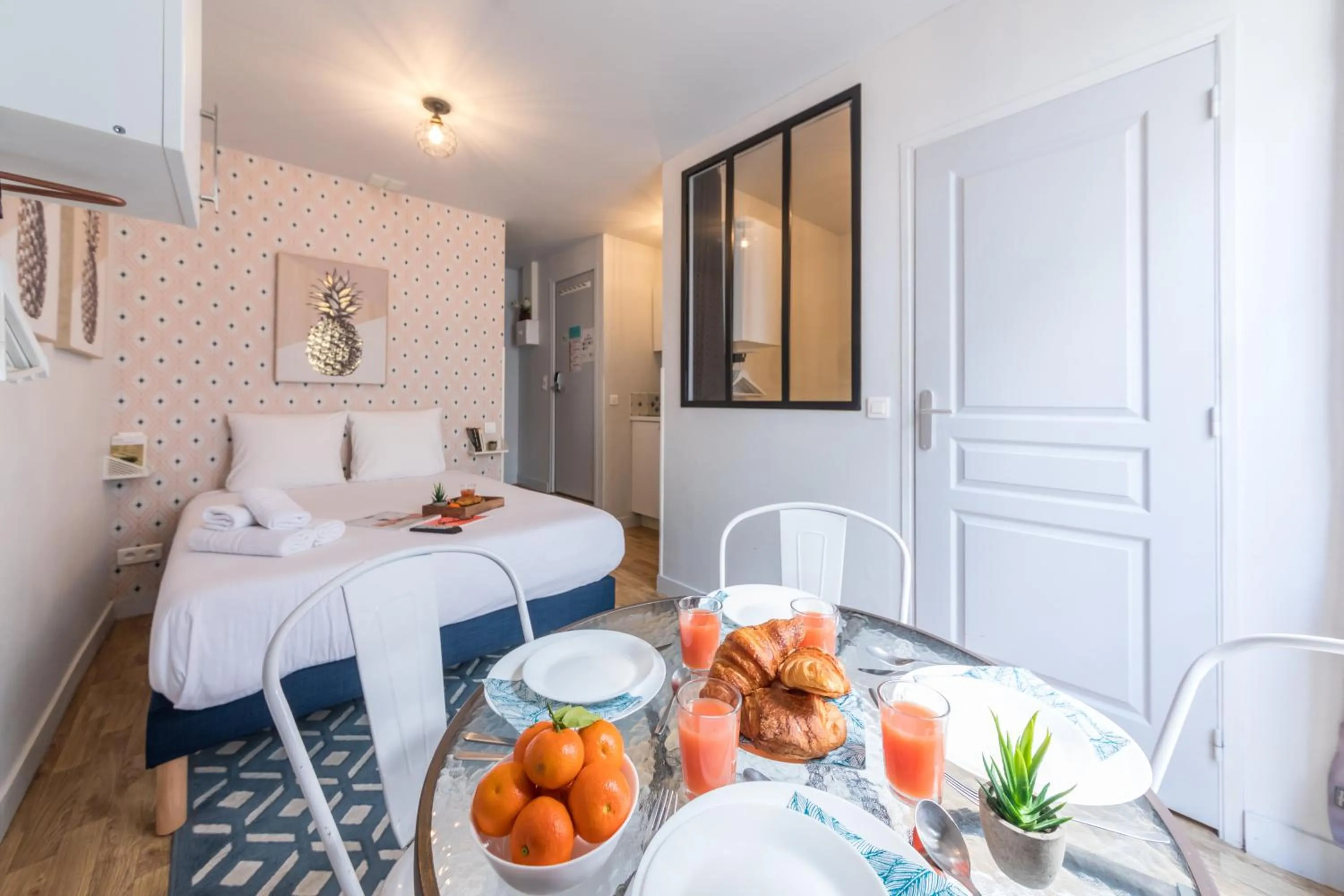 Photo of the whole room, Bed in WS Opéra - Galeries Lafayette