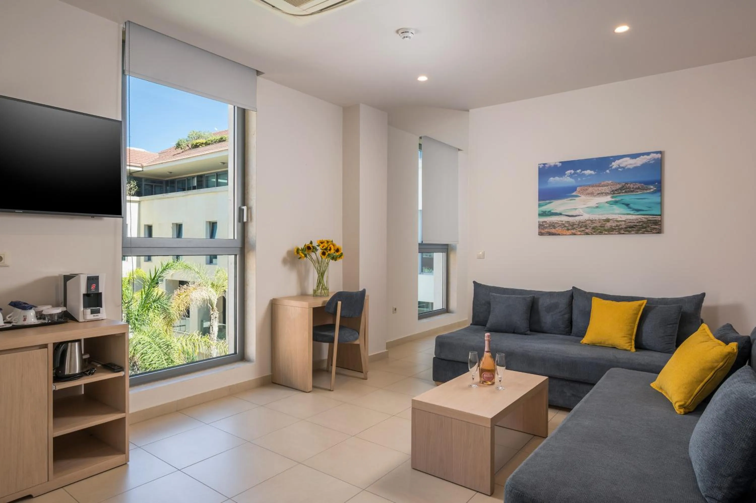 Trianon Luxury Apartments & Suites