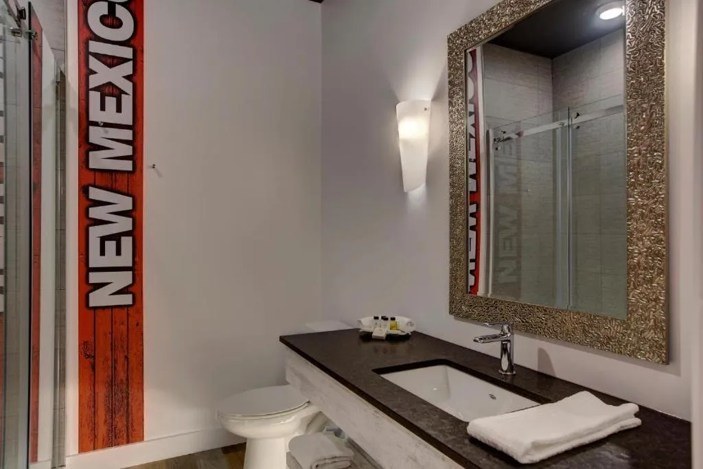 Bathroom in Hotel Historique et Manoir Route 66