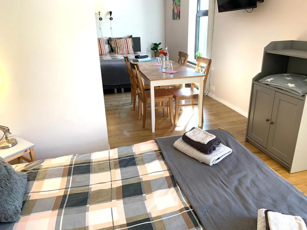 Bed in La Fleur et Le Soleil (F&S)