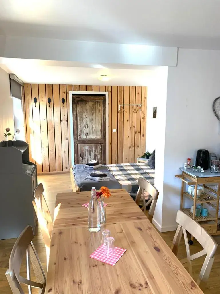 Family Room with Private Bathroom in La Fleur et Le Soleil (F&S) Family Room with Private Bathroom in La Fleur et Le Soleil (F&S)