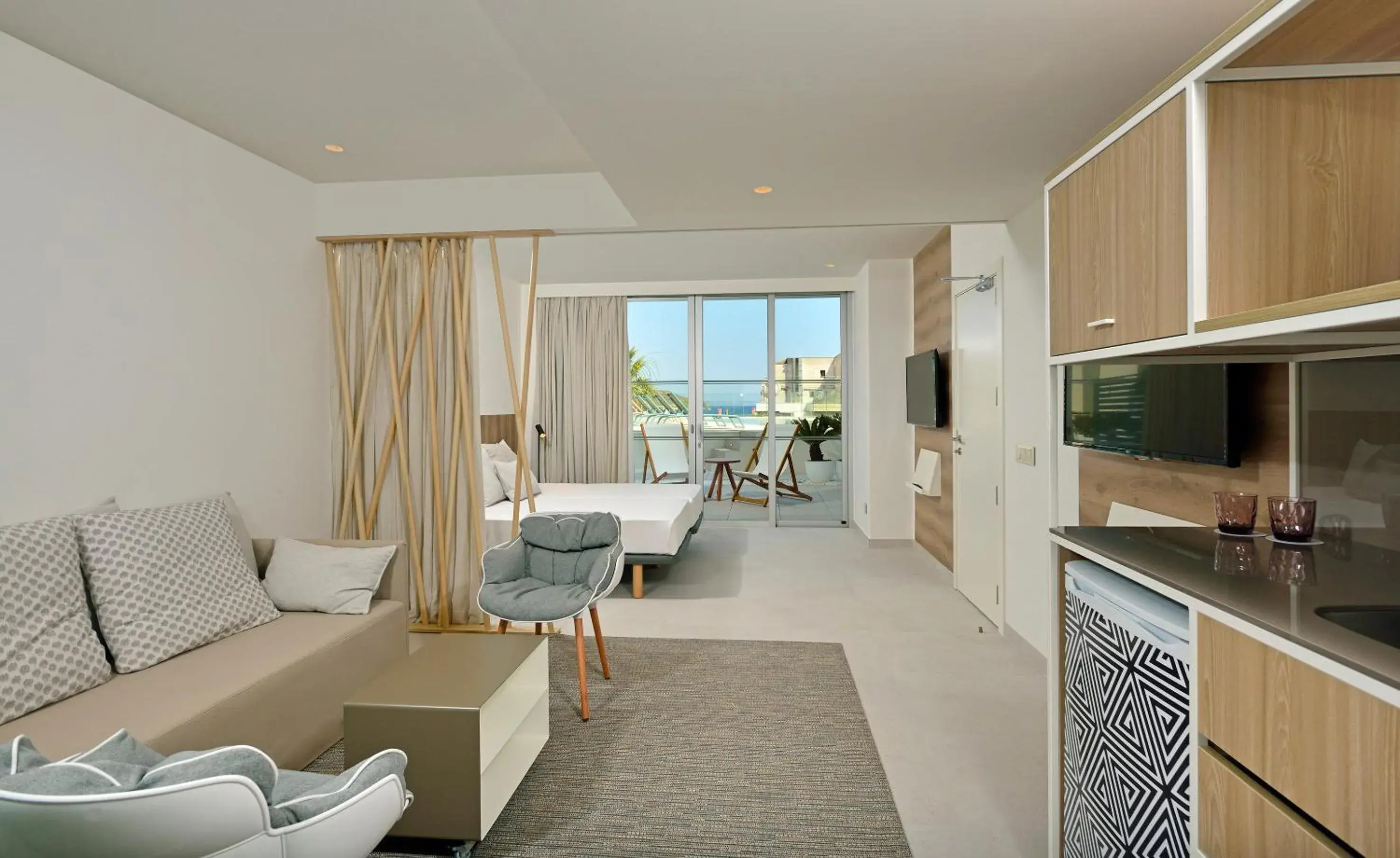 The Loft with Swimup in INNSiDE by Meliá Calviá Beach The Loft with Swimup in INNSiDE by Meliá Calviá Beach