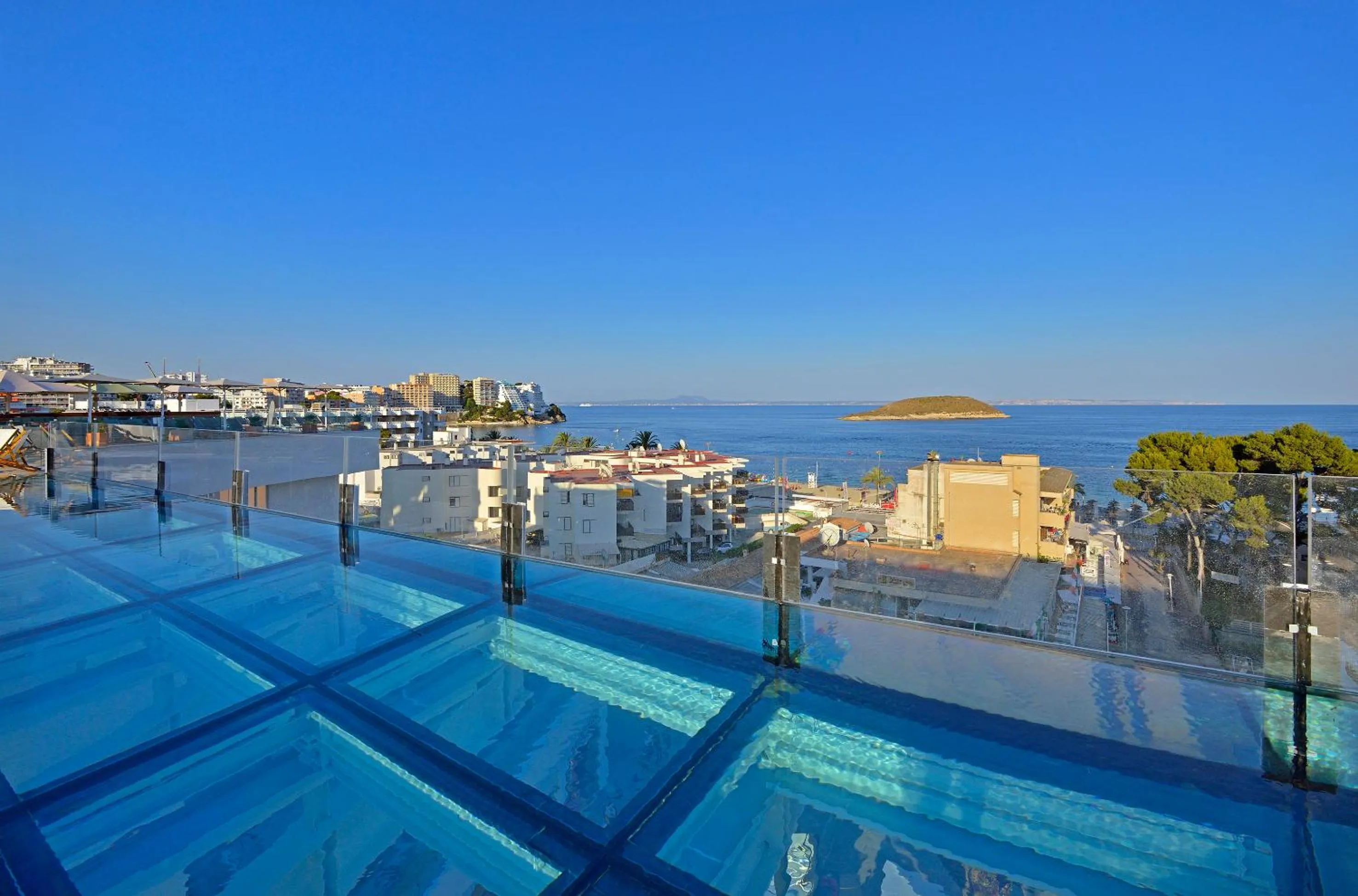 Lounge or bar in INNSiDE by Meliá Calviá Beach