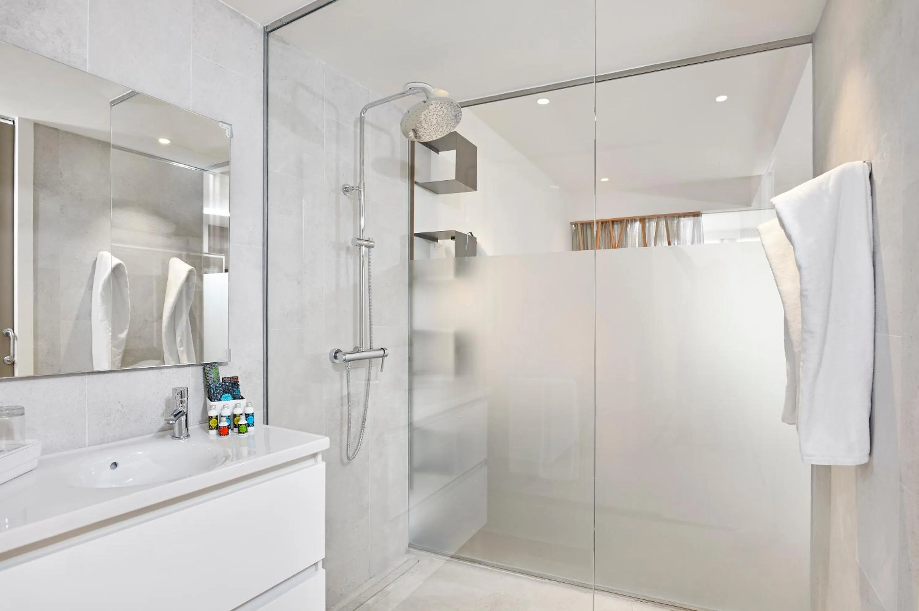 Bathroom in INNSiDE by Meliá Calviá Beach