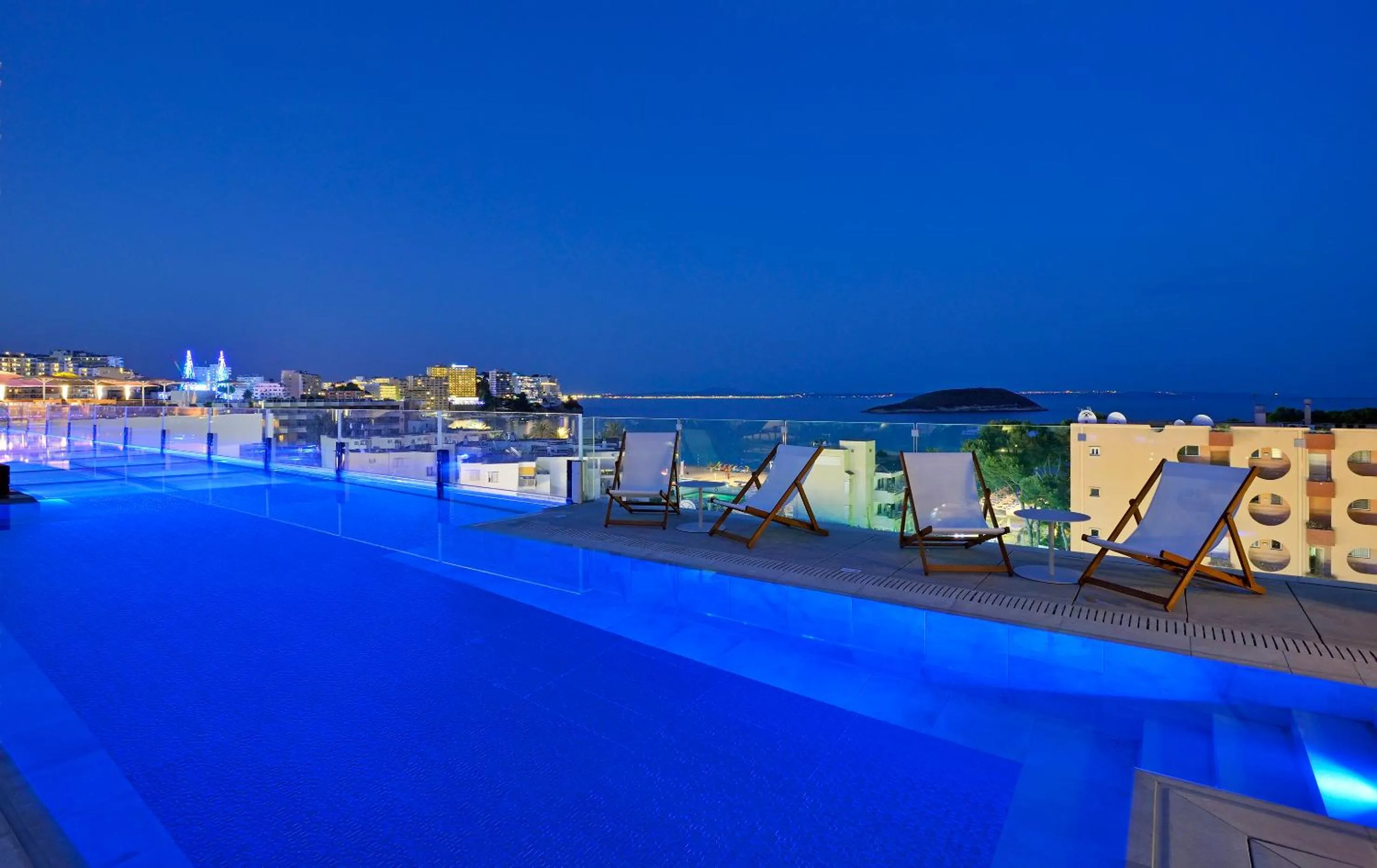 Swimming pool in INNSiDE by Meliá Calviá Beach