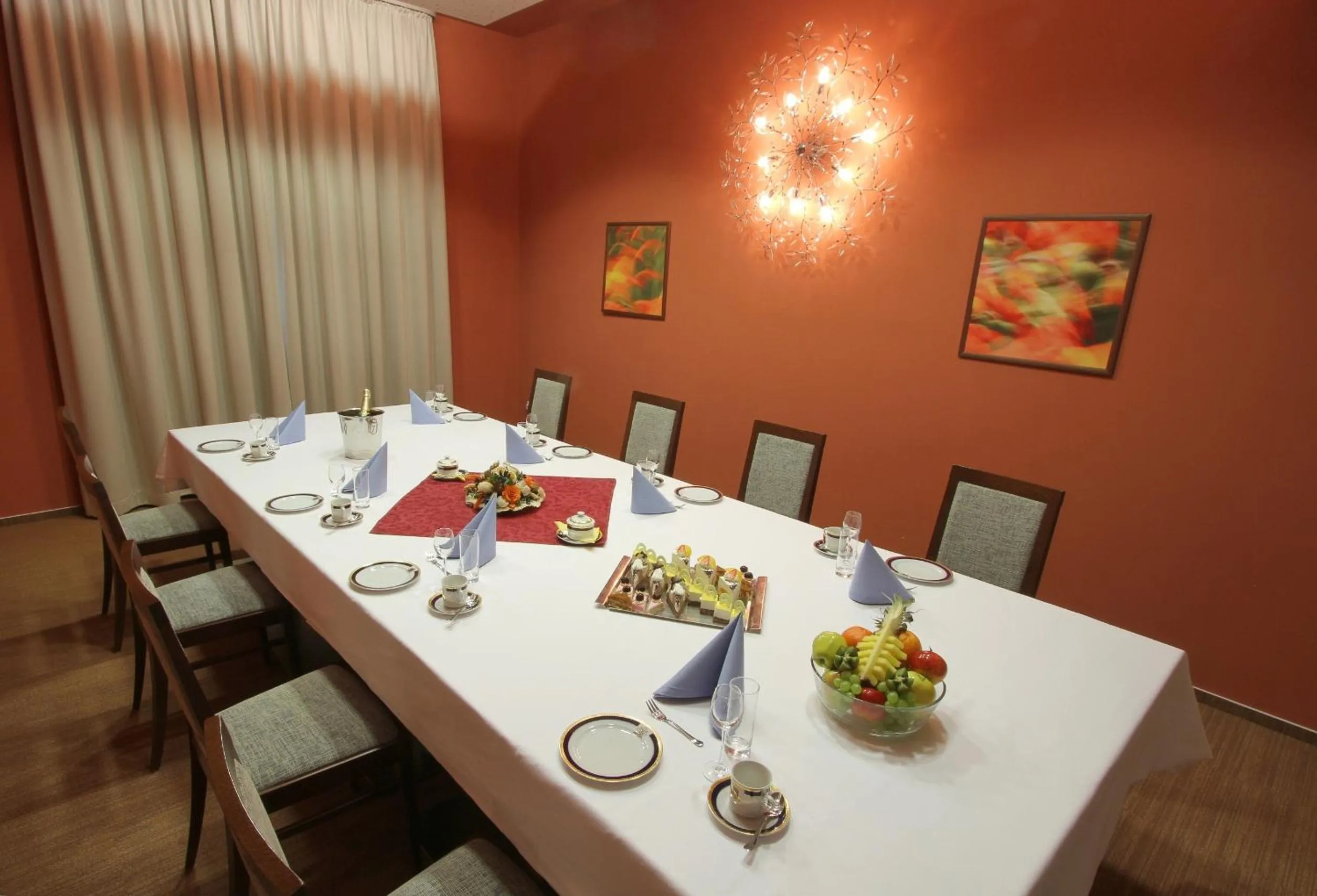 Restaurant/places to eat in Hotel DAP