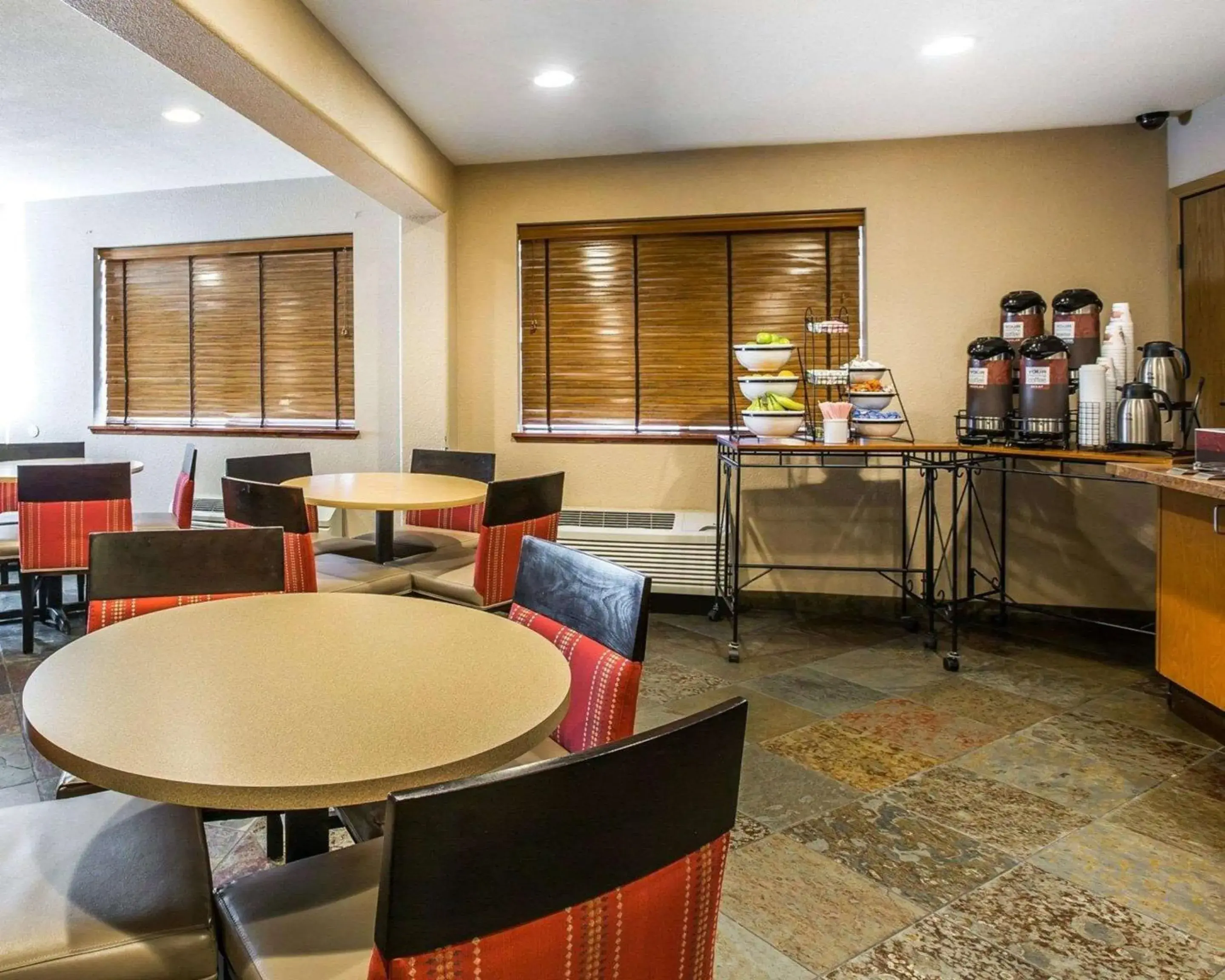 Restaurant/places to eat in Quality Inn Lone Pine near Mount Whitney Restaurant/places to eat in Quality Inn Lone Pine near Mount Whitney