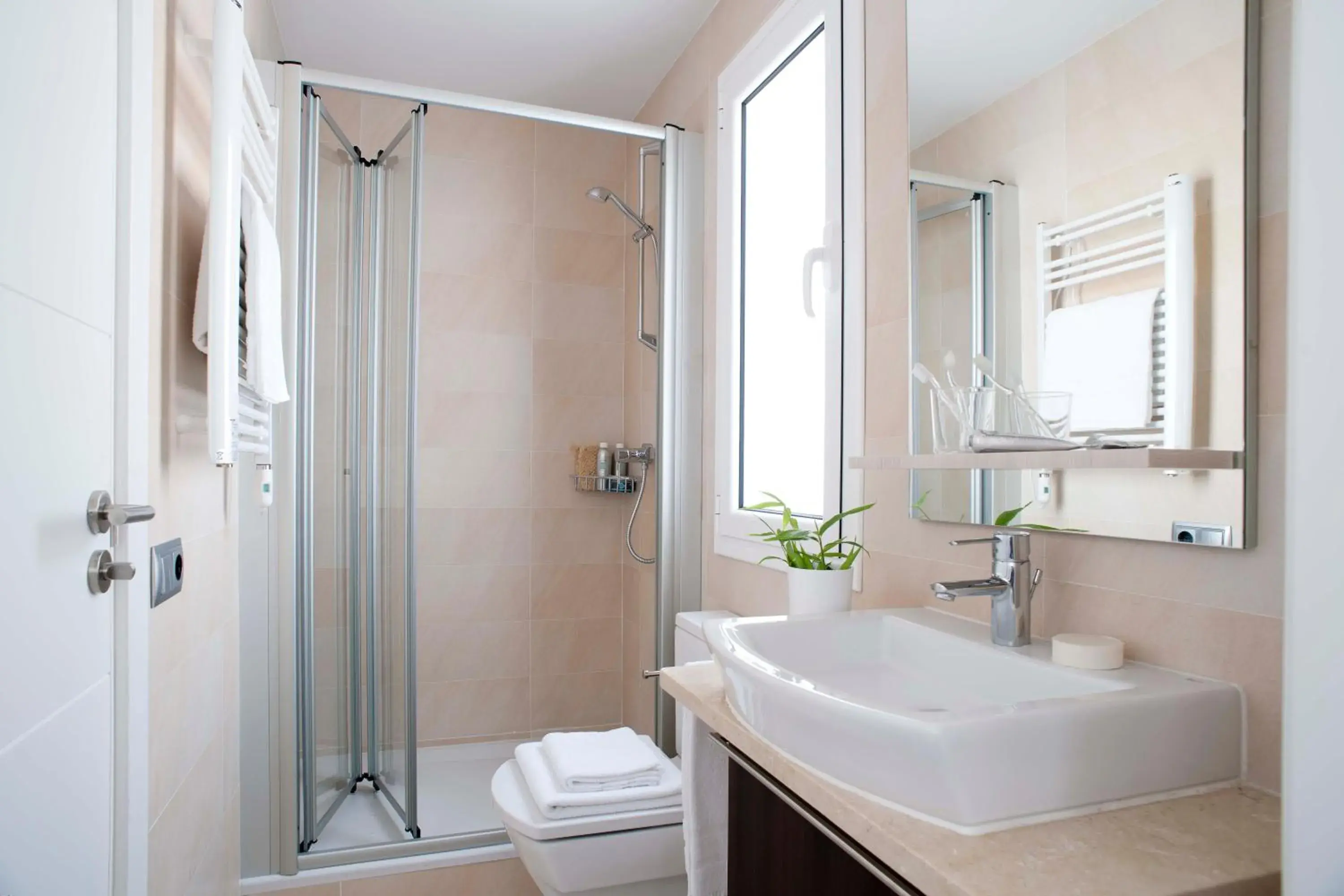 Shower in Eric Vökel Boutique Apartments - Gran Vía Suites Shower in Eric Vökel Boutique Apartments - Gran Vía Suites