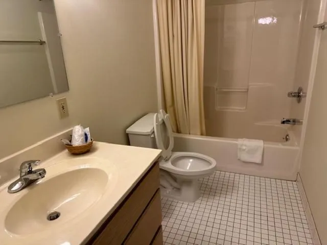 Bathroom in Oakridge Motel