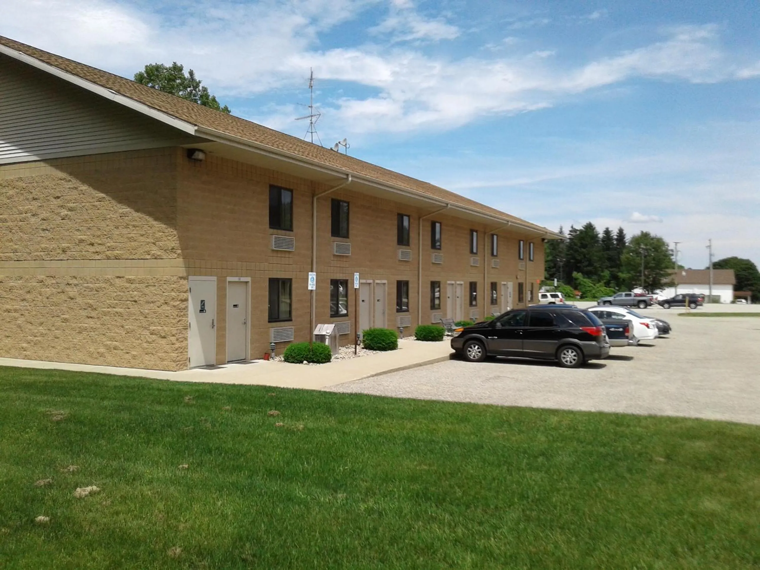 Parking in Oakridge Motel