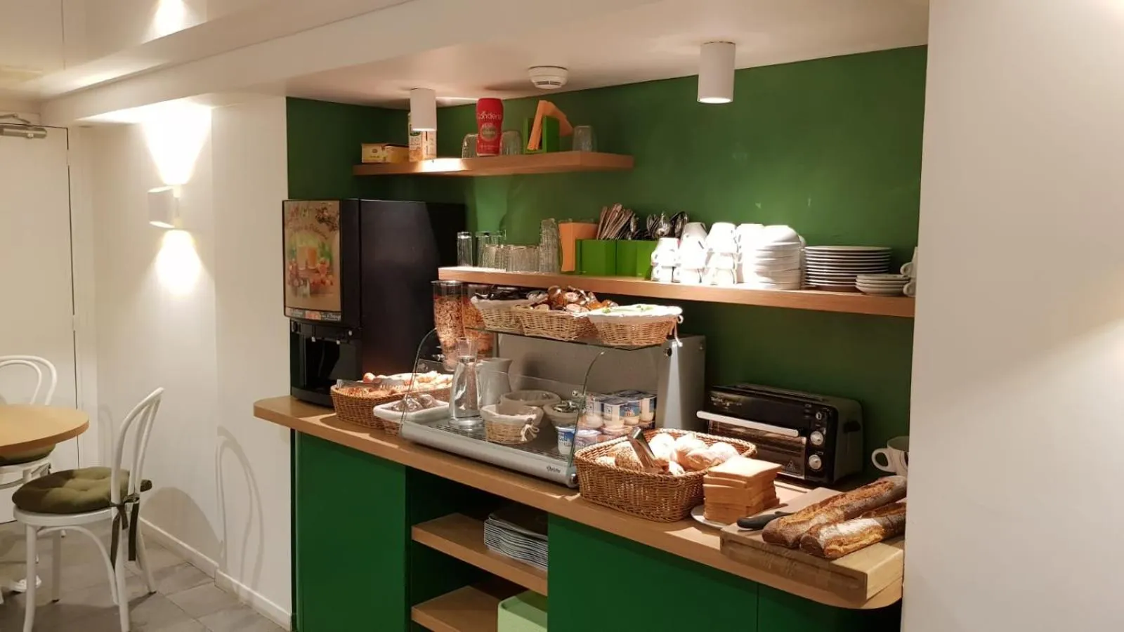 Buffet breakfast in Hôtel Sunny