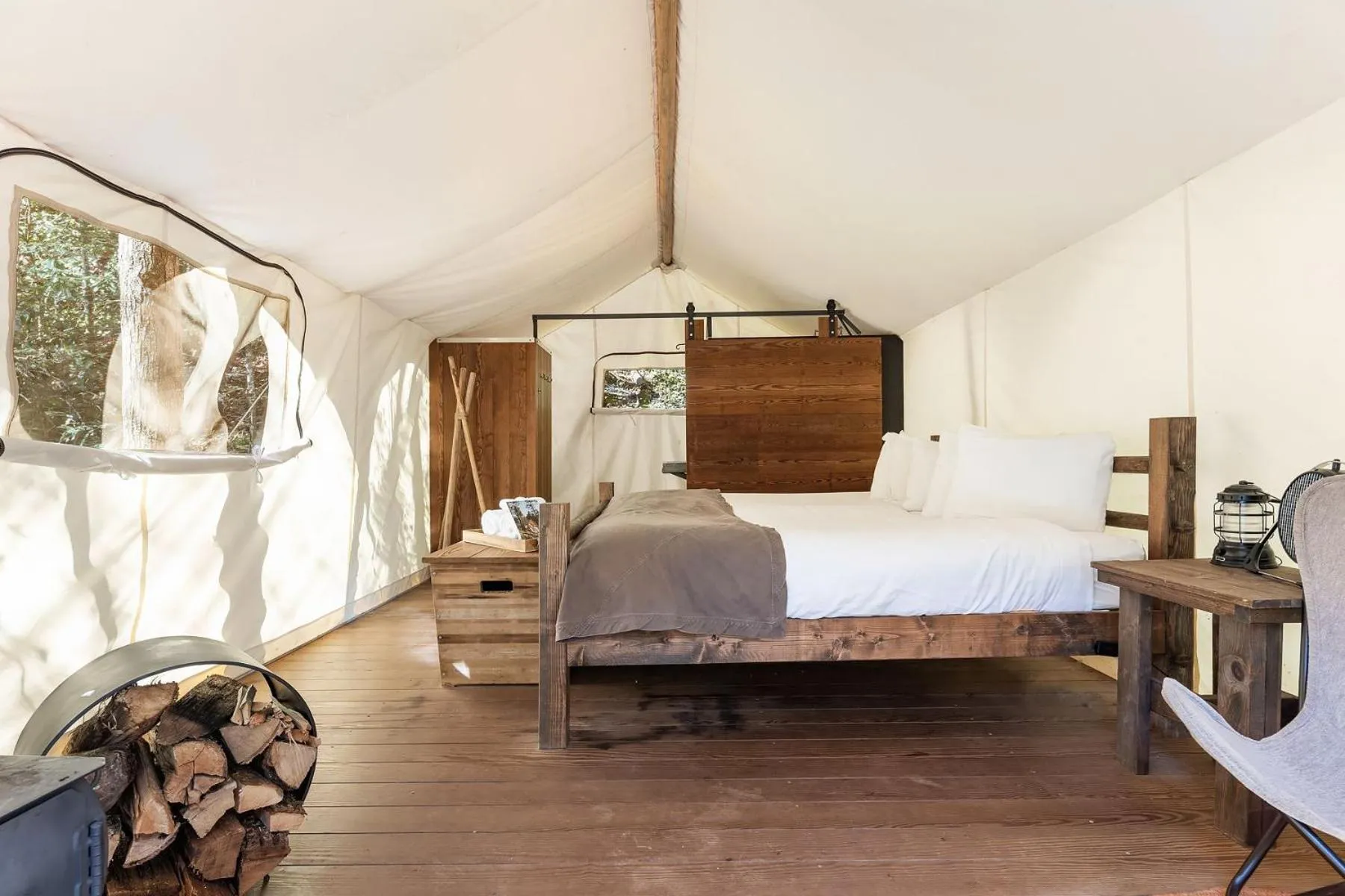 Photo of the whole room, Bed in Under Canvas Great Smoky Mountains