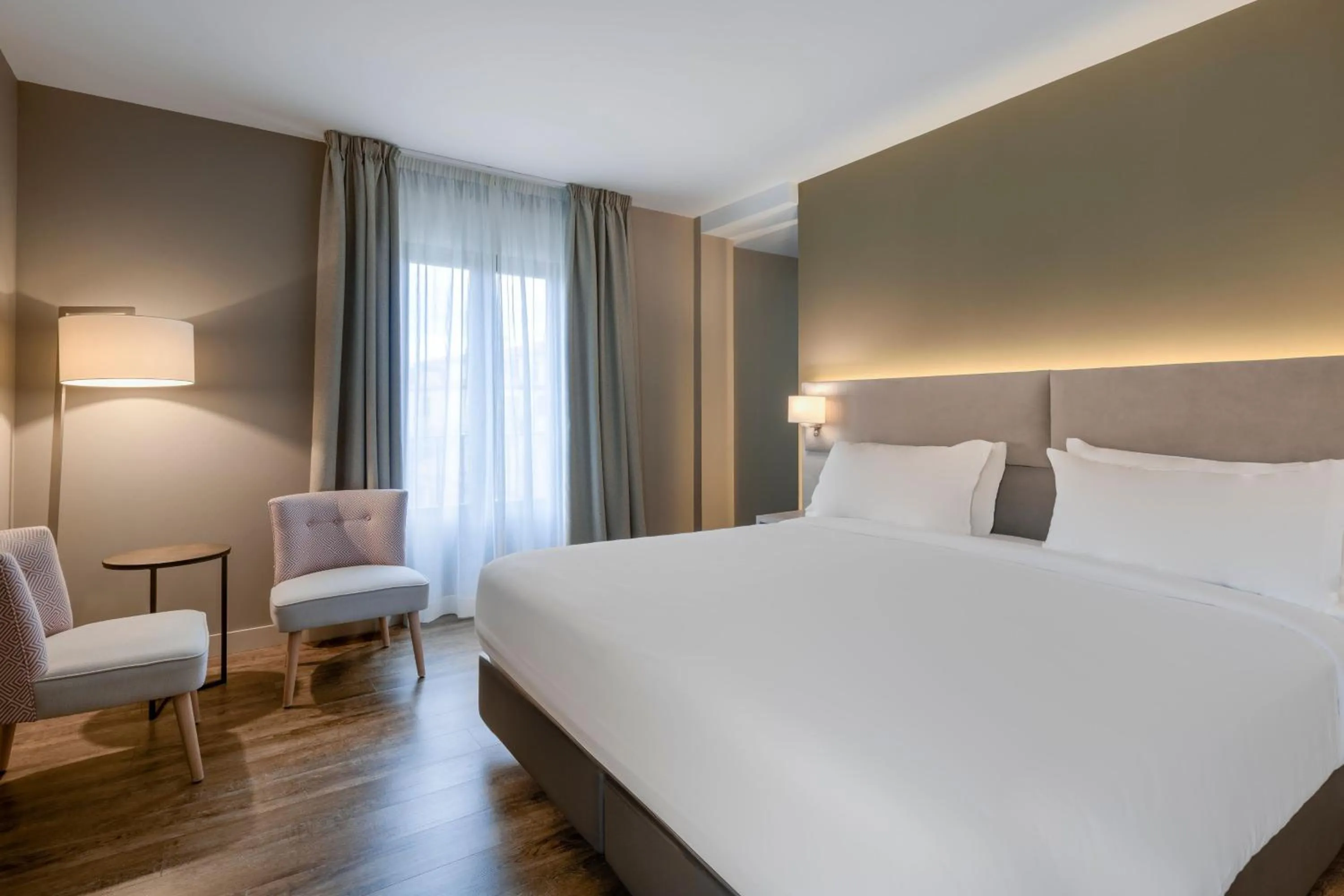 Photo of the whole room, Bed in Palacio Tondón, La Rioja Brinas, Autograph Collection