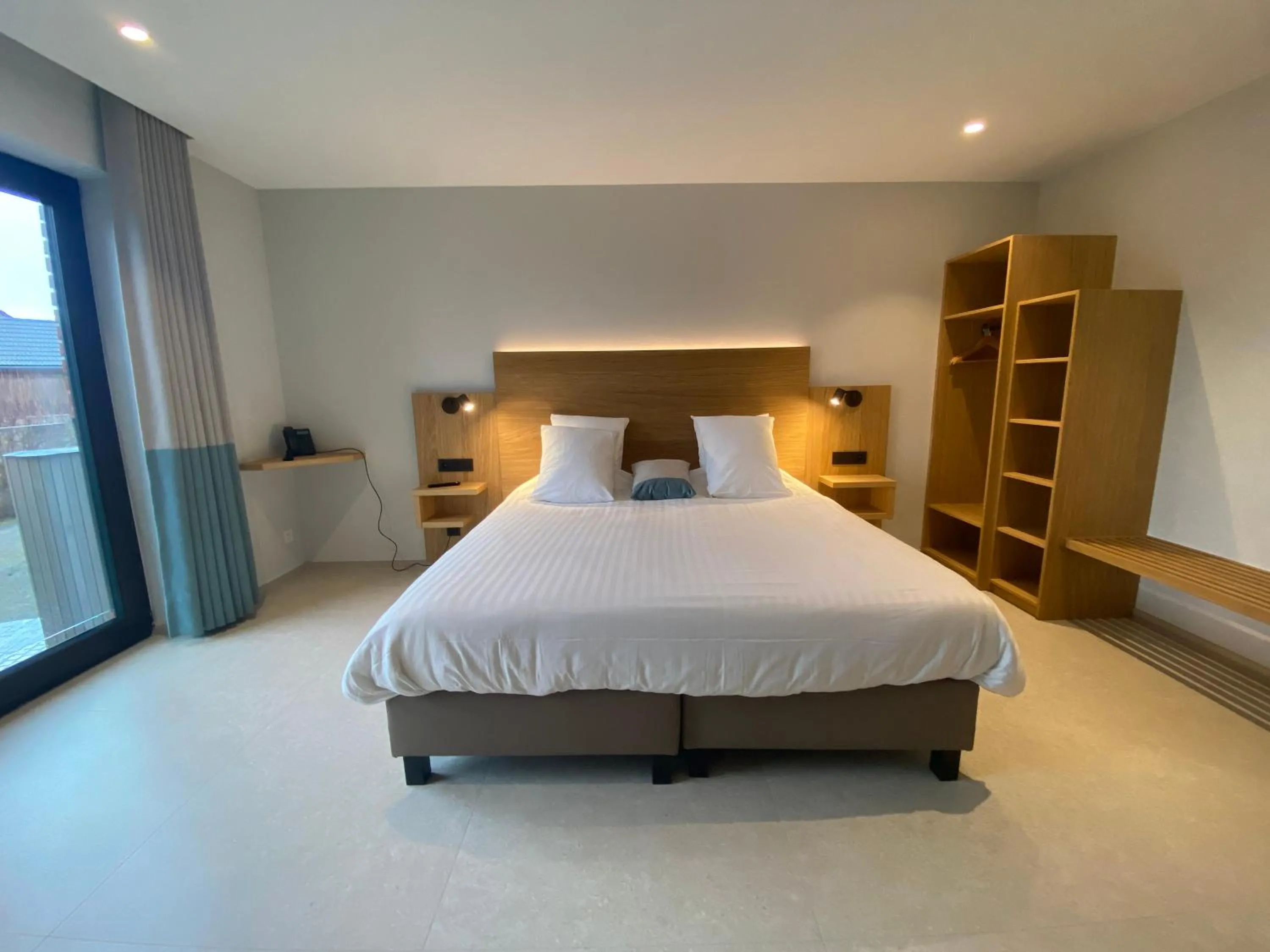 Deluxe Room (2 Adults + 1 Child) in Hotel Beau Site