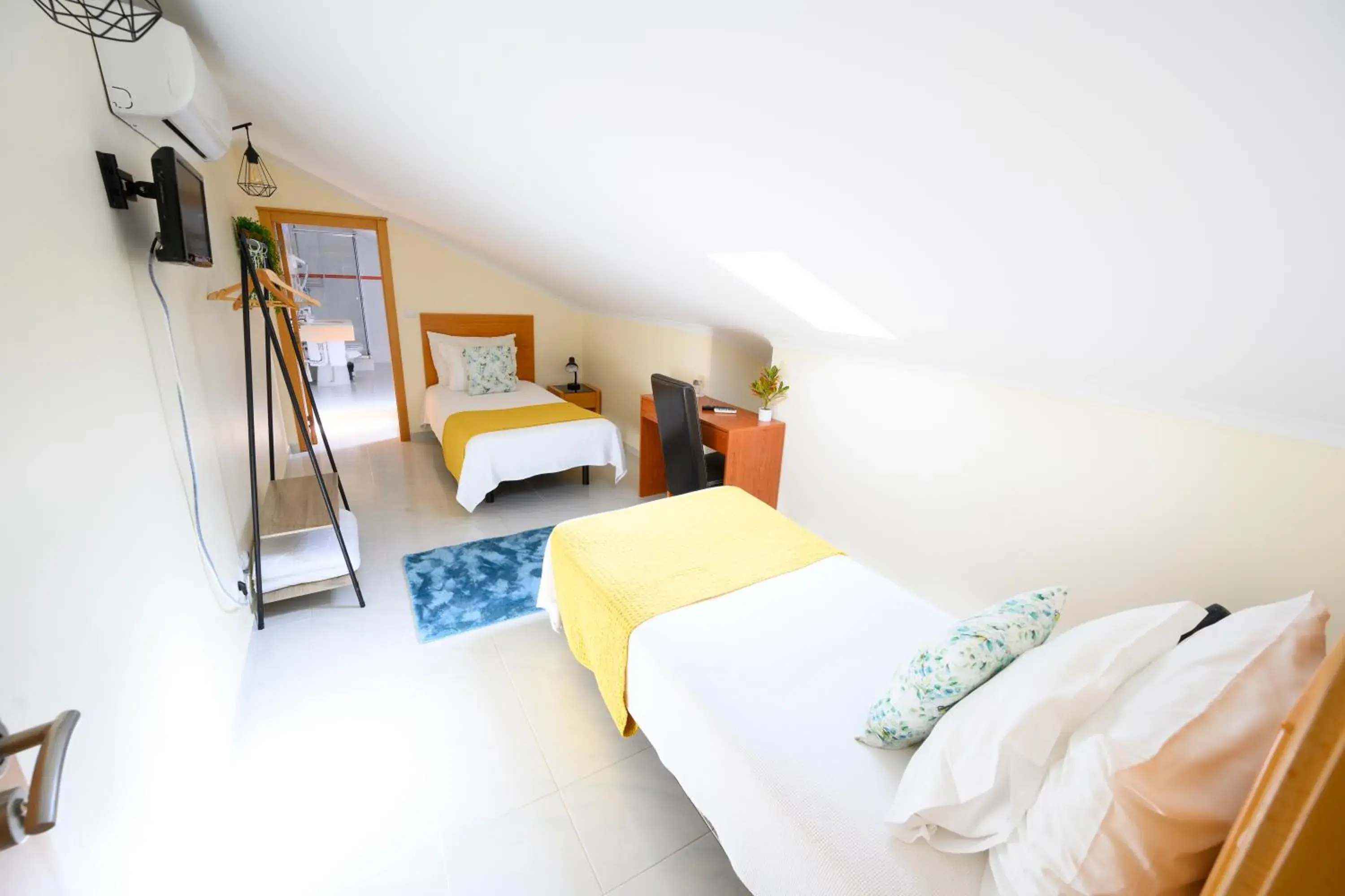Twin Room - single occupancy - Attic in Hospedaria Recomeçar Twin Room - single occupancy - Attic in Hospedaria Recomeçar