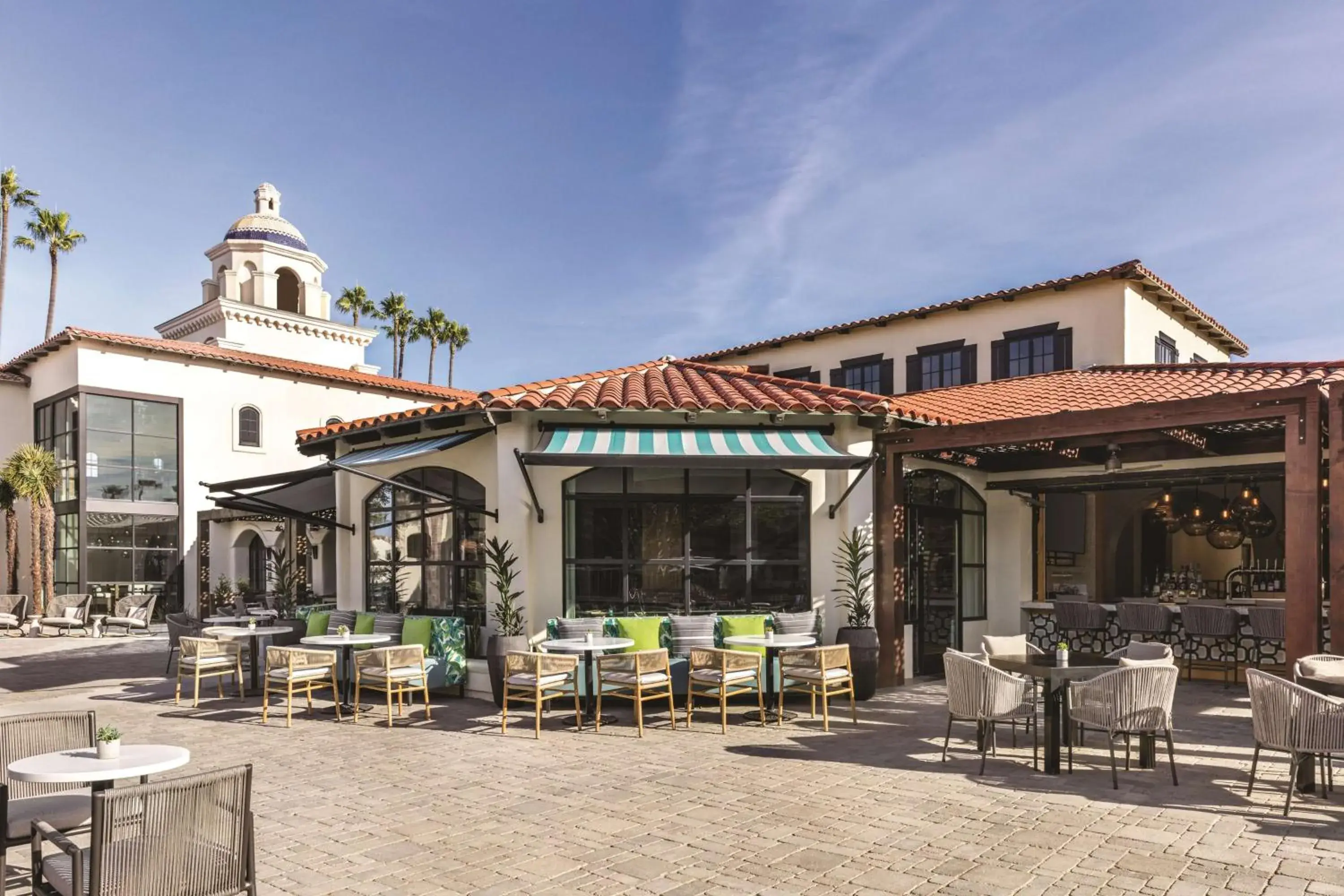 Restaurant/places to eat in Zachari Dunes on Mandalay Beach, Curio Collection by Hilton Restaurant/places to eat in Zachari Dunes on Mandalay Beach, Curio Collection by Hilton