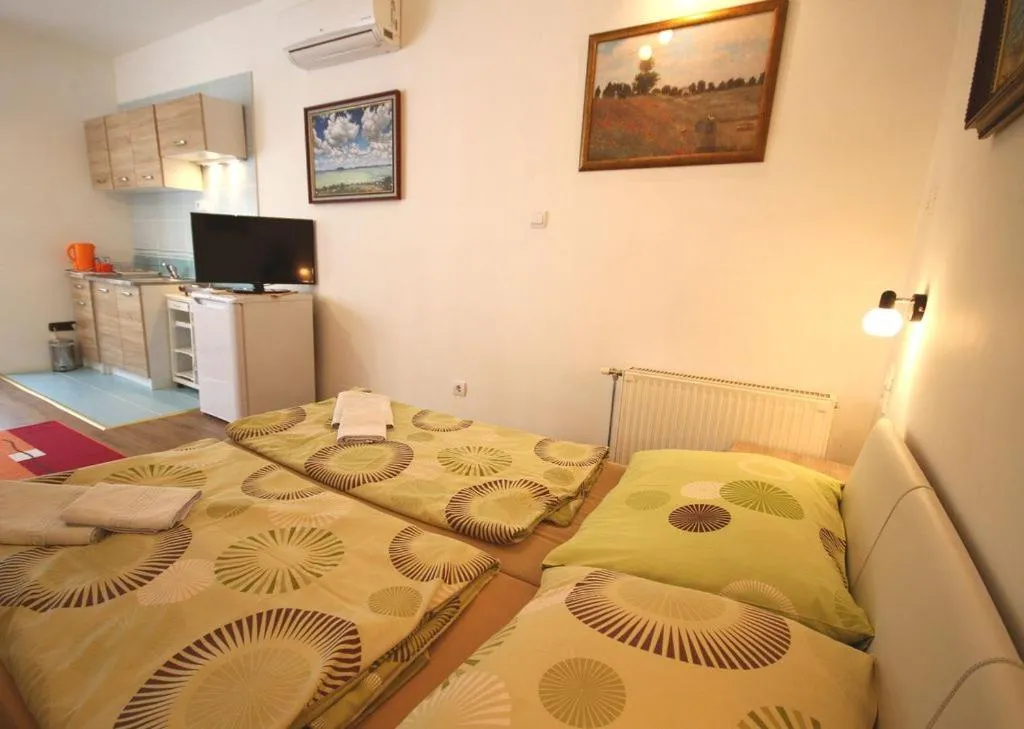 Triple Room with Bath in Hotel Balaton Fonyód