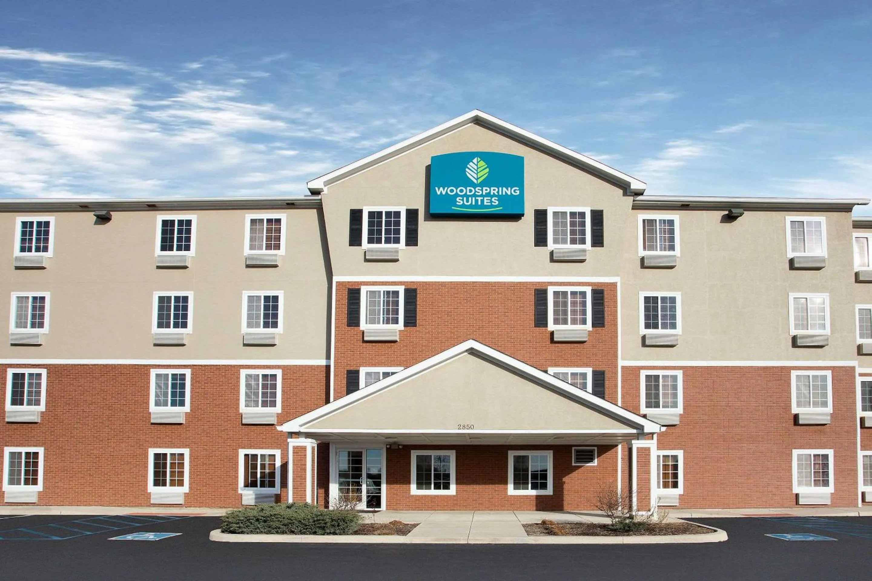 Property building in WoodSpring Suites Fort Wayne
