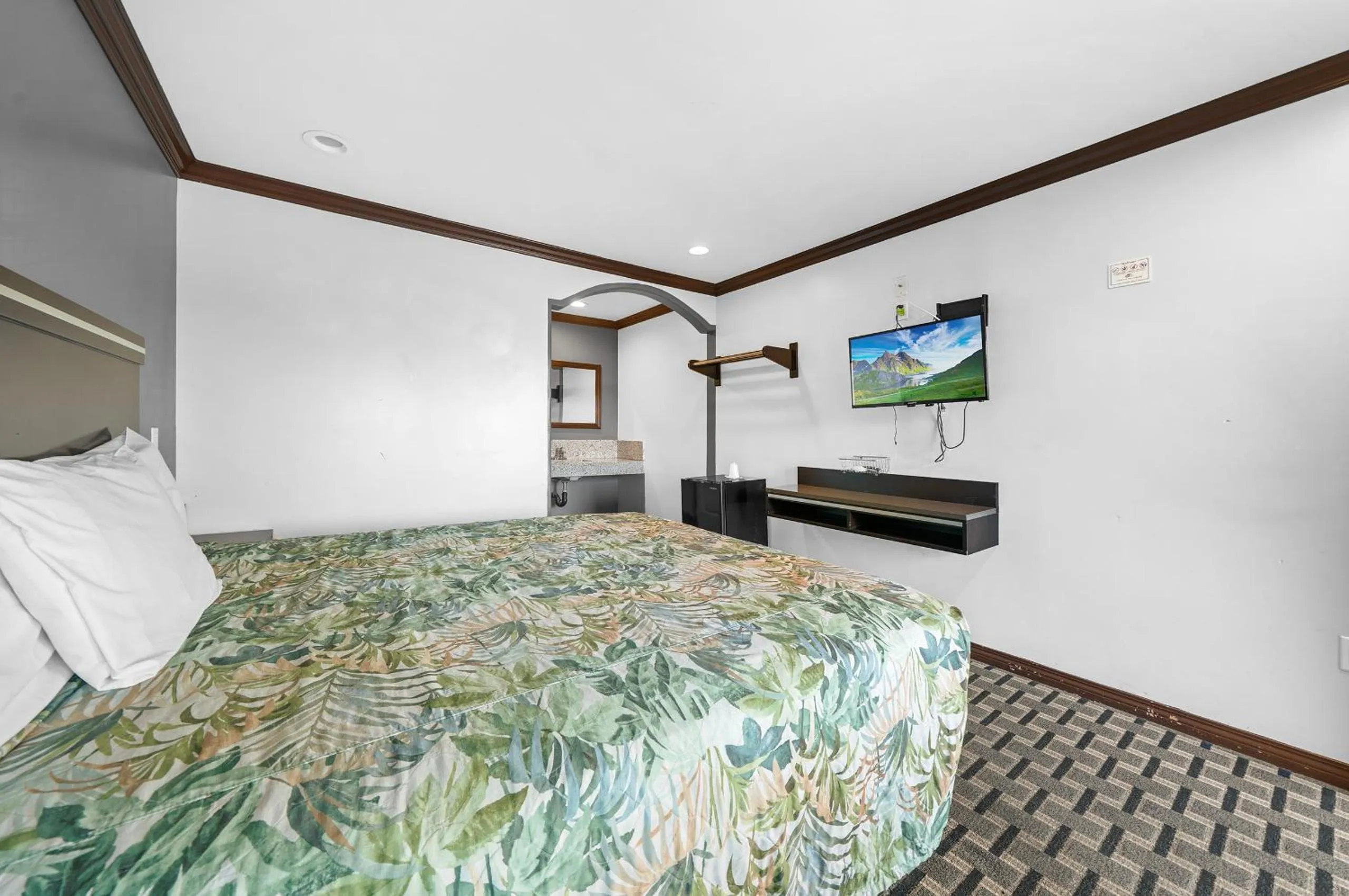 Bed in Starlight Inn South El Monte