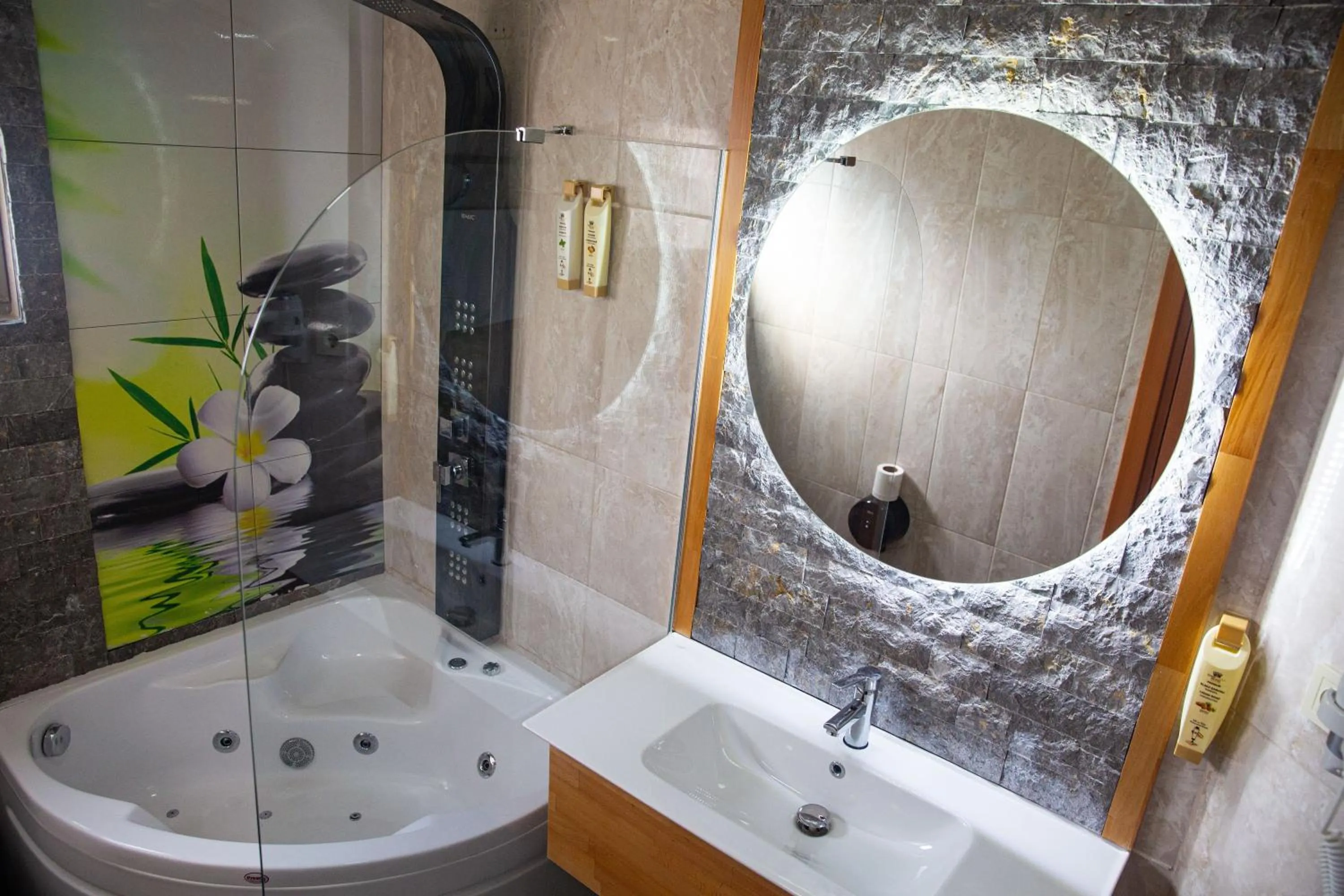 Bathroom in Emirtimes Hotel Kadıköy