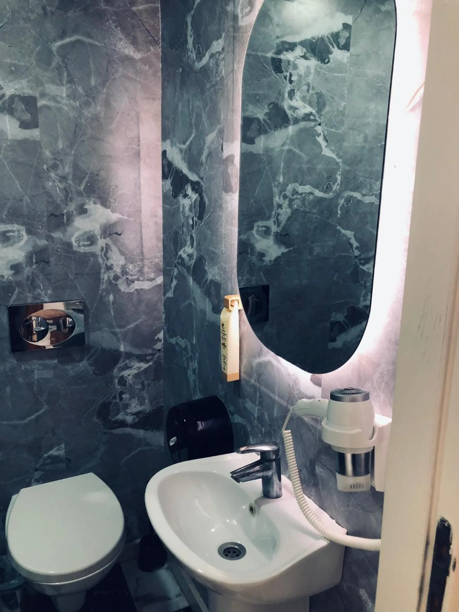 Bathroom in Emirtimes Hotel Kadıköy