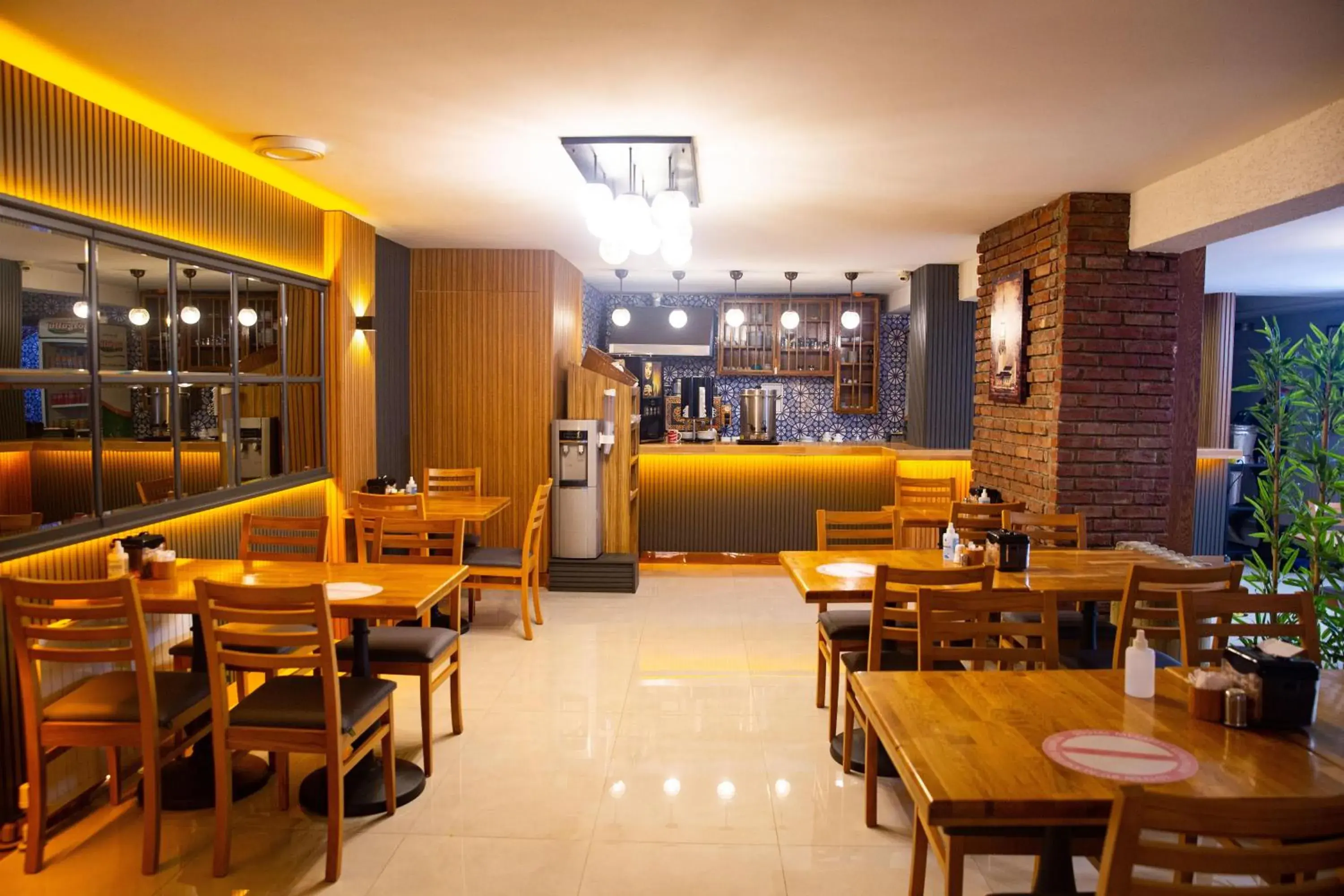 Restaurant/places to eat in Emirtimes Hotel Kadıköy Restaurant/places to eat in Emirtimes Hotel Kadıköy