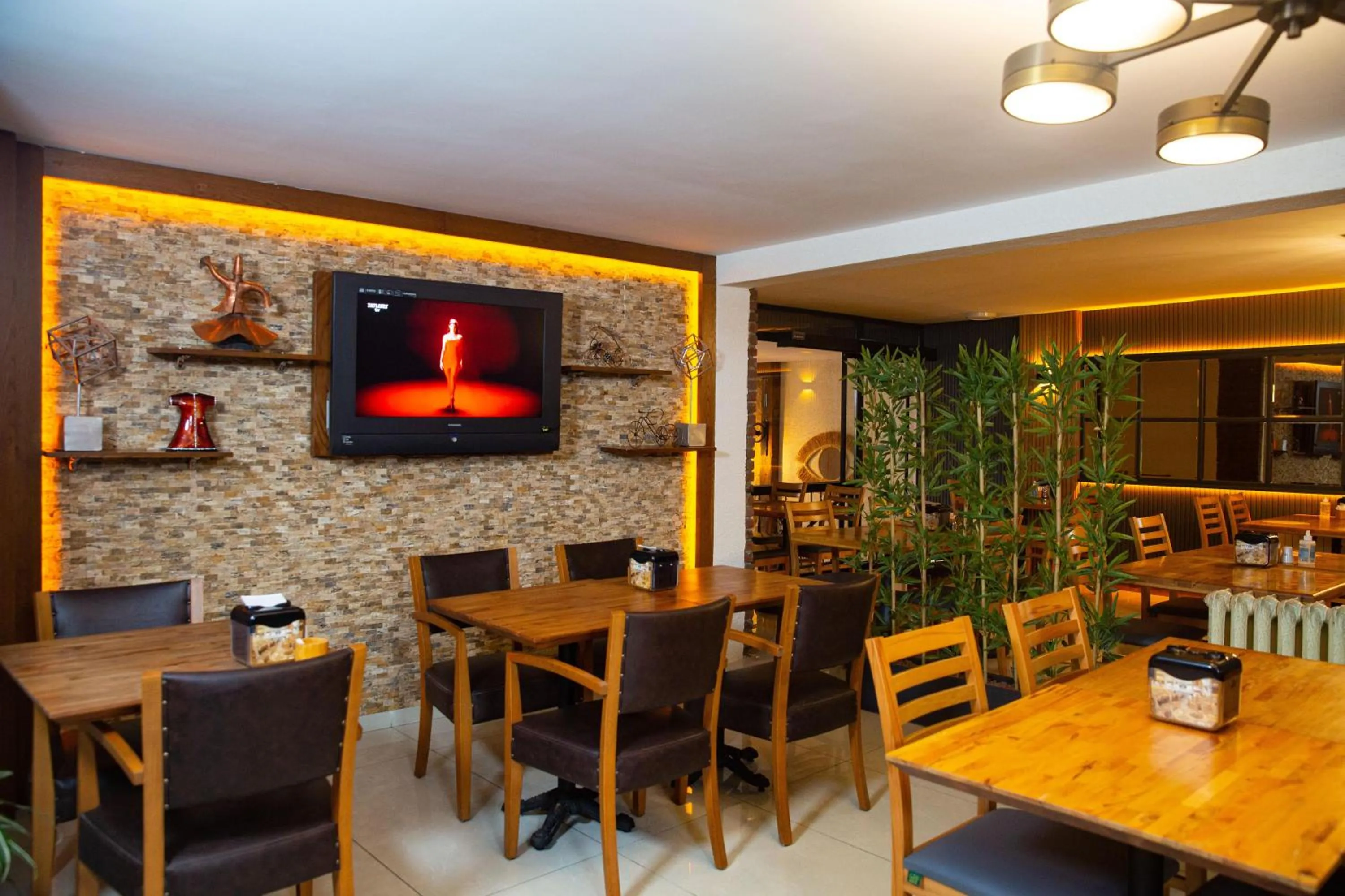 Restaurant/places to eat in Emirtimes Hotel Kadıköy