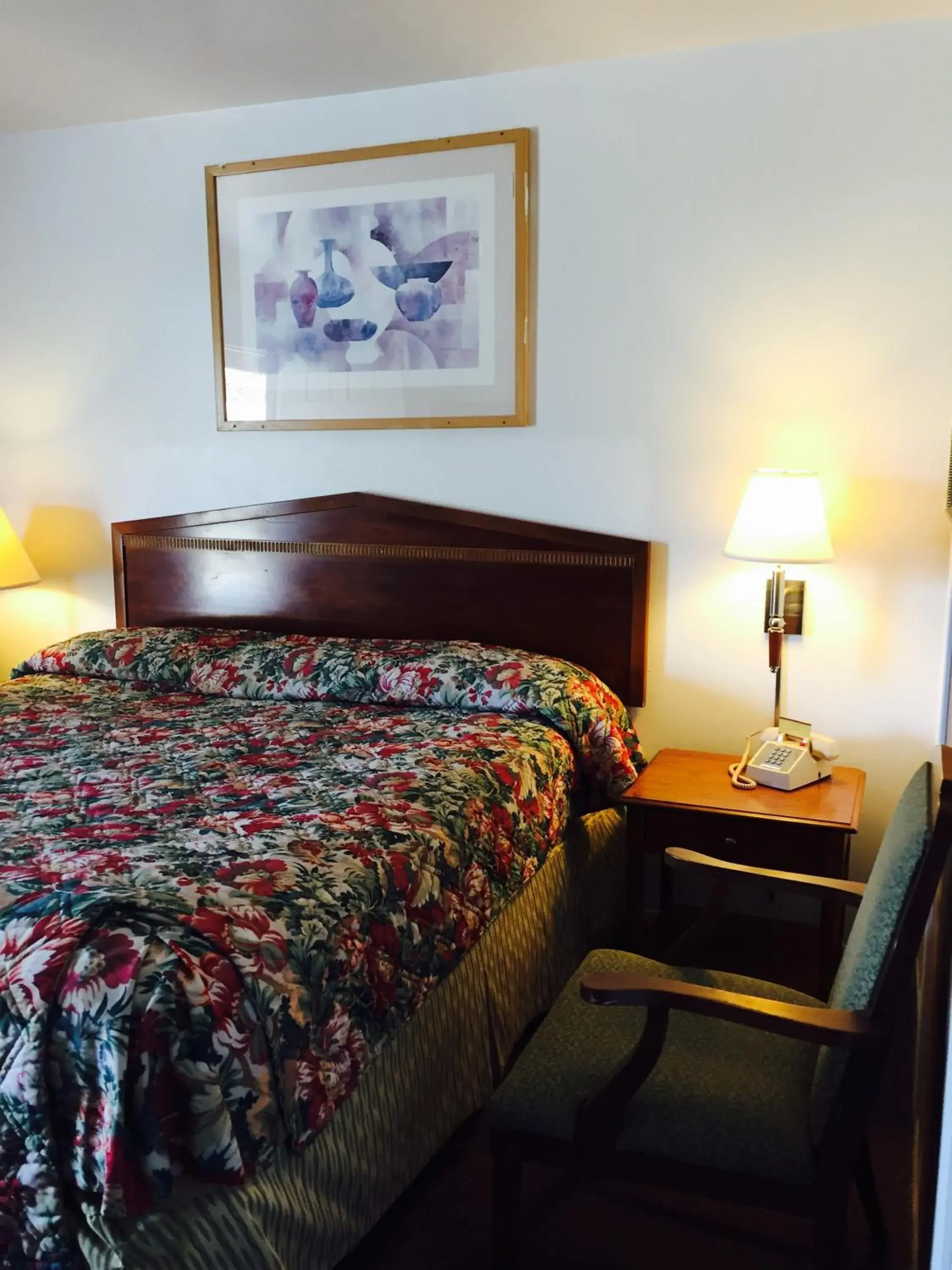 Bed in Maple Inn and Suites Los Banos Bed in Maple Inn and Suites Los Banos