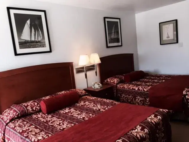 Bed in Maple Inn and Suites Los Banos Bed in Maple Inn and Suites Los Banos