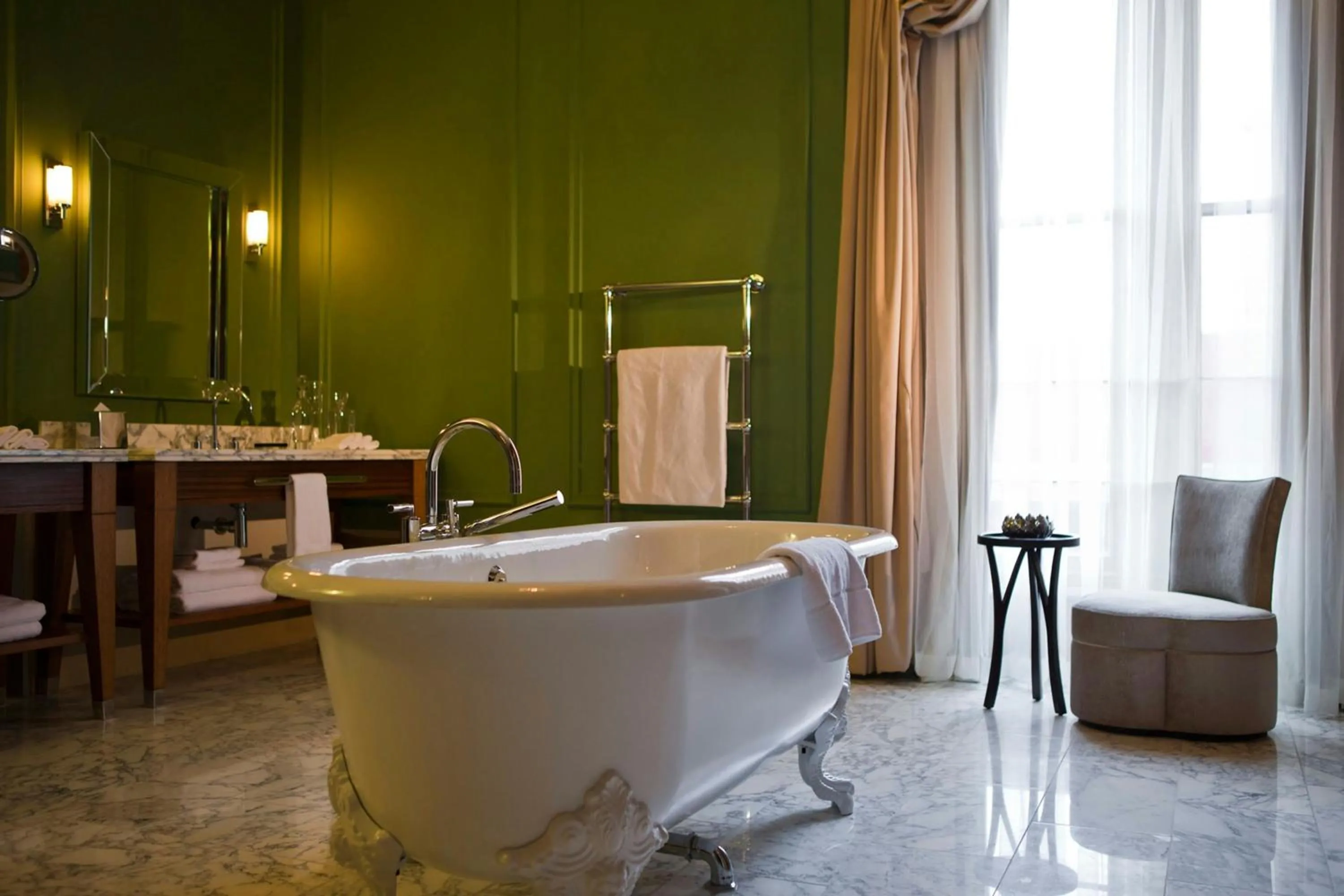 Bathroom in St Pancras London, Autograph Collection