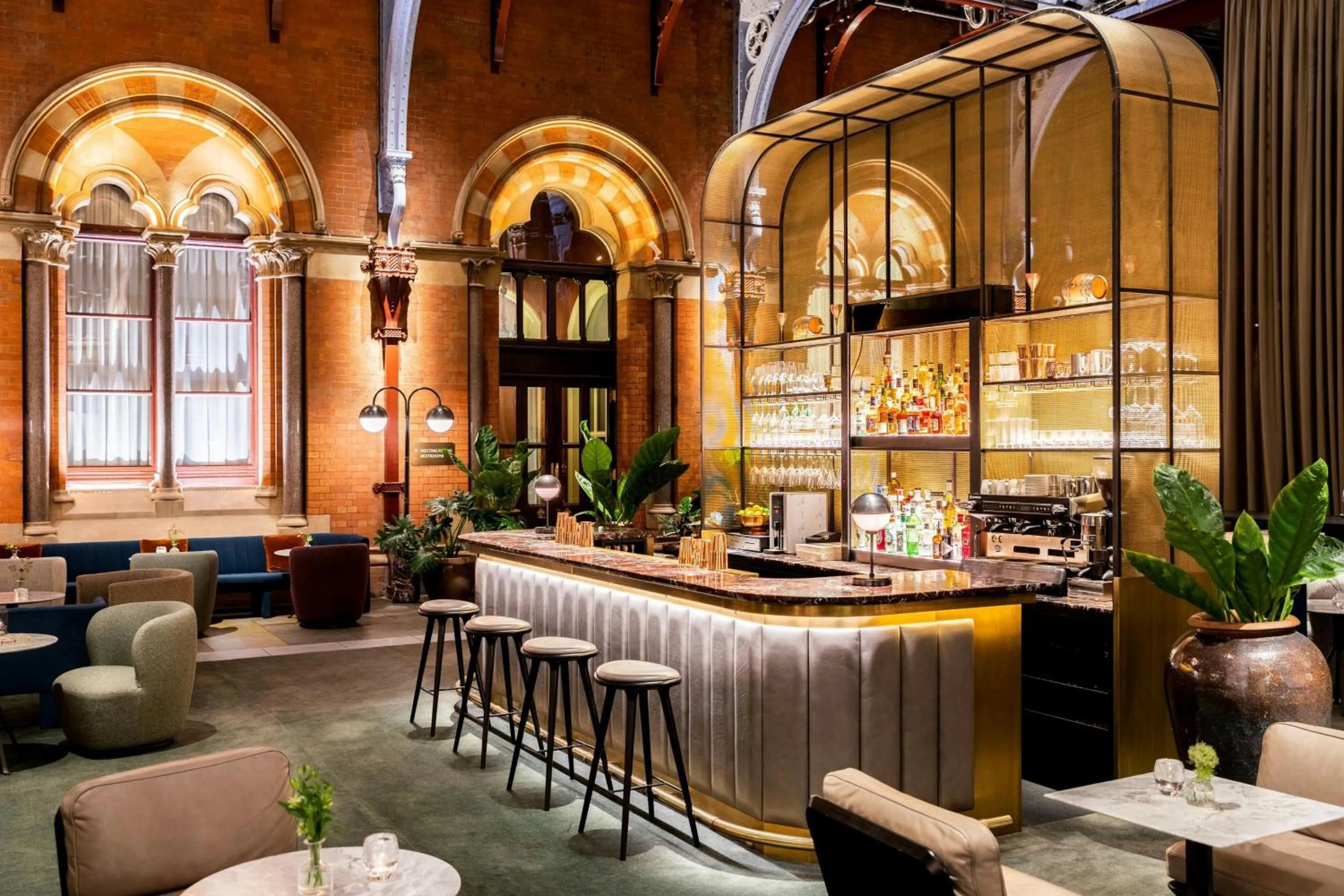 Lounge or bar in St Pancras London, Autograph Collection