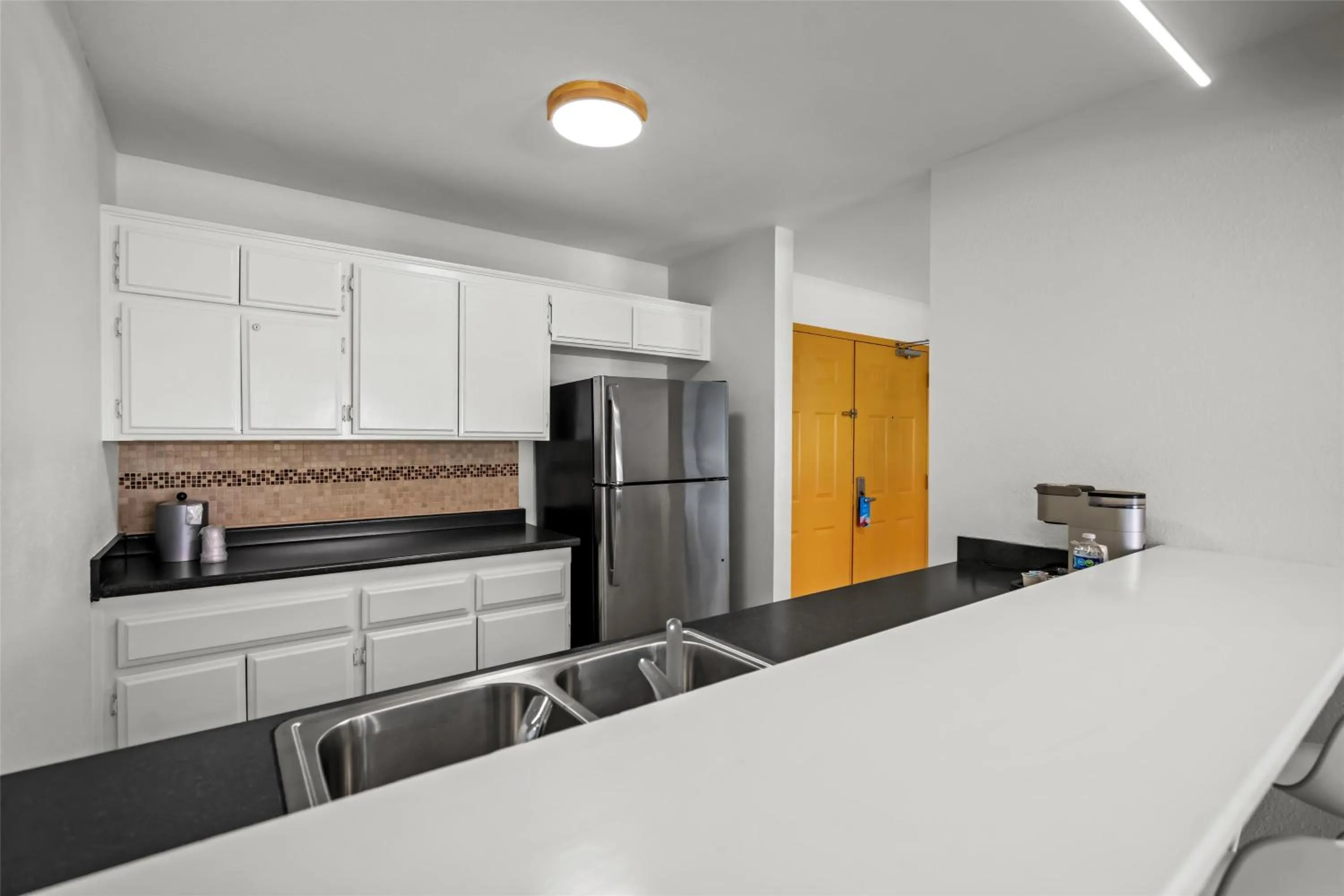 Photo of the whole room in Signature Indio I-10 Coachella Valley by Sonesta