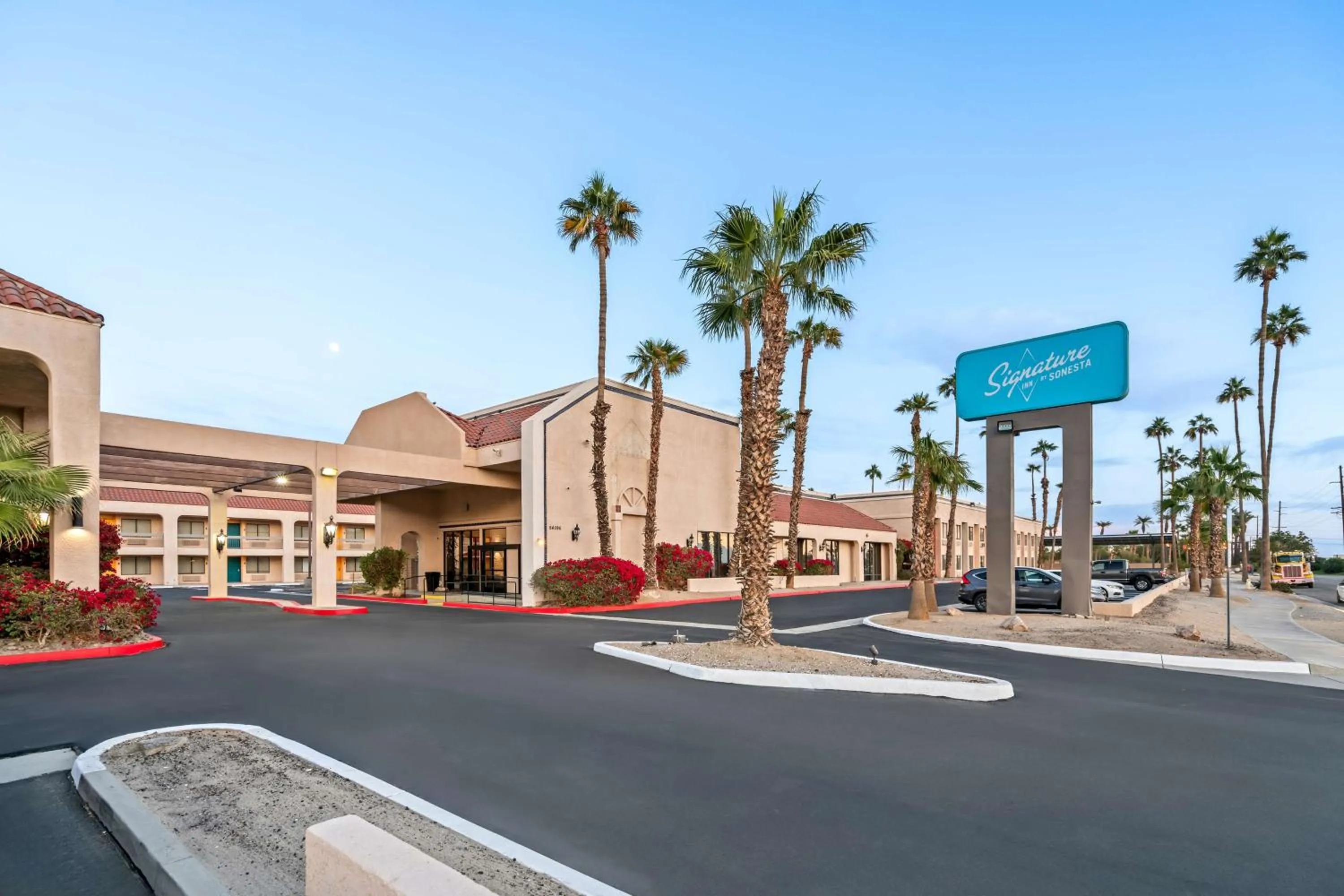 Property building in Signature Indio I-10 Coachella Valley by Sonesta