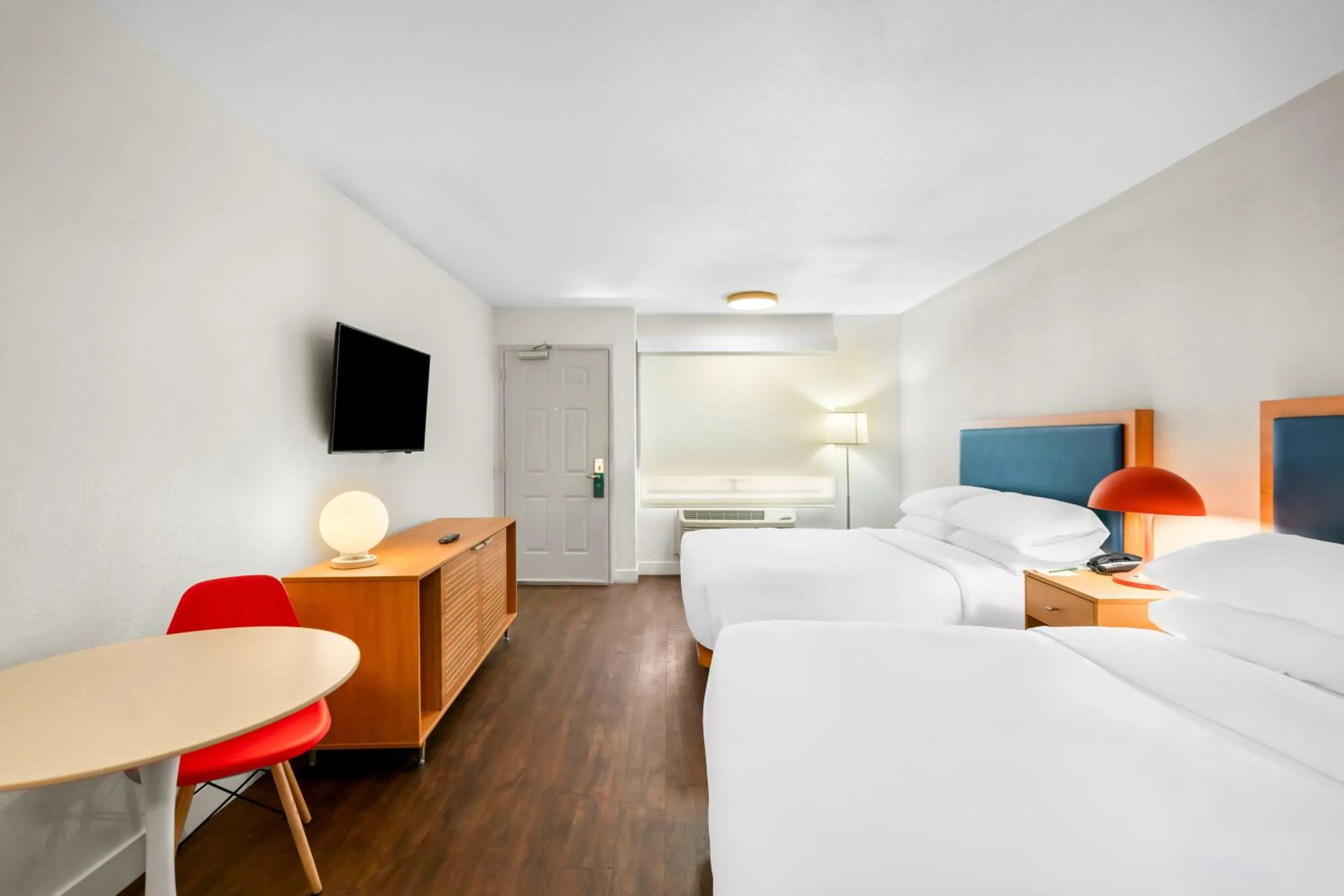 TV and multimedia, Bed in Signature Indio I-10 Coachella Valley by Sonesta