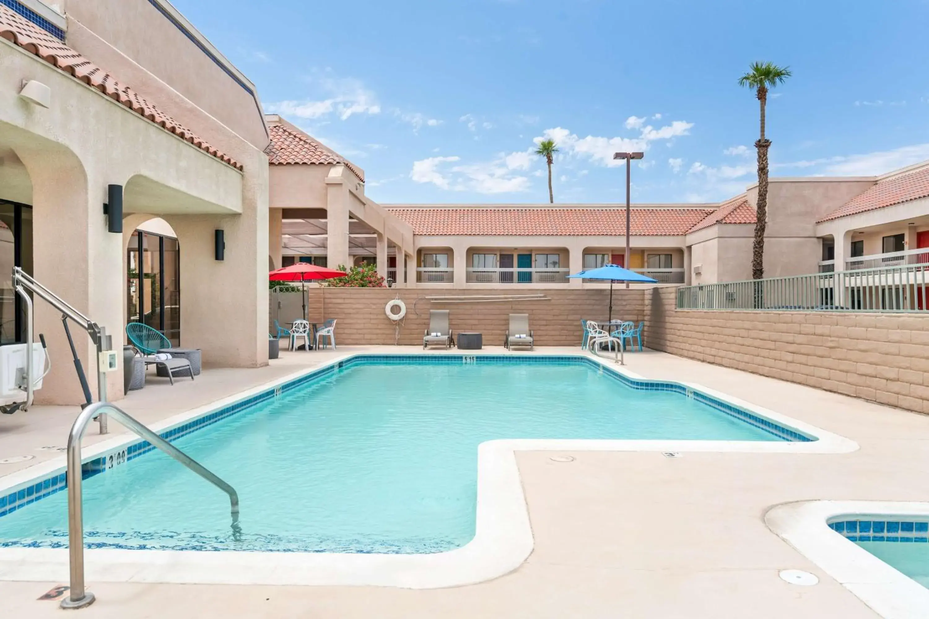 Pool view in Signature Indio I-10 Coachella Valley by Sonesta Pool view in Signature Indio I-10 Coachella Valley by Sonesta