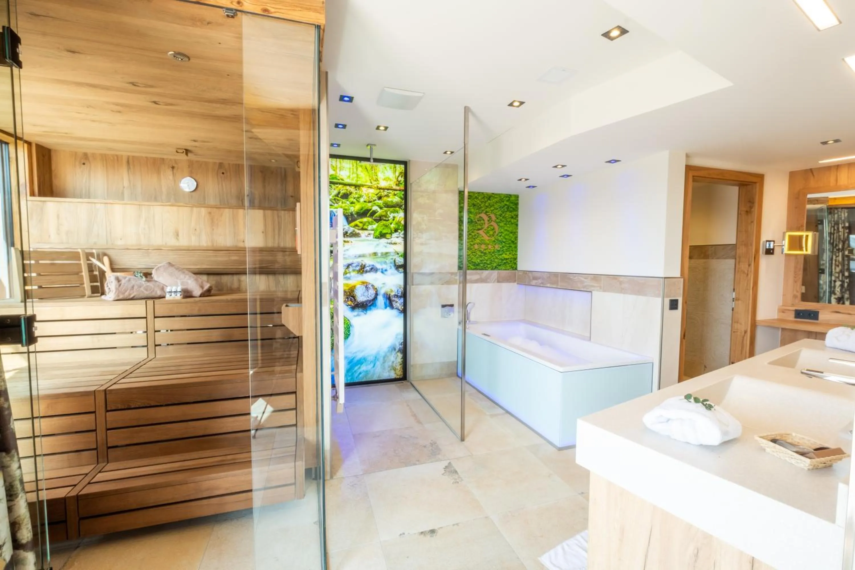 Bathroom, Bed in Natur- & Wellnesshotel Brunner Hof