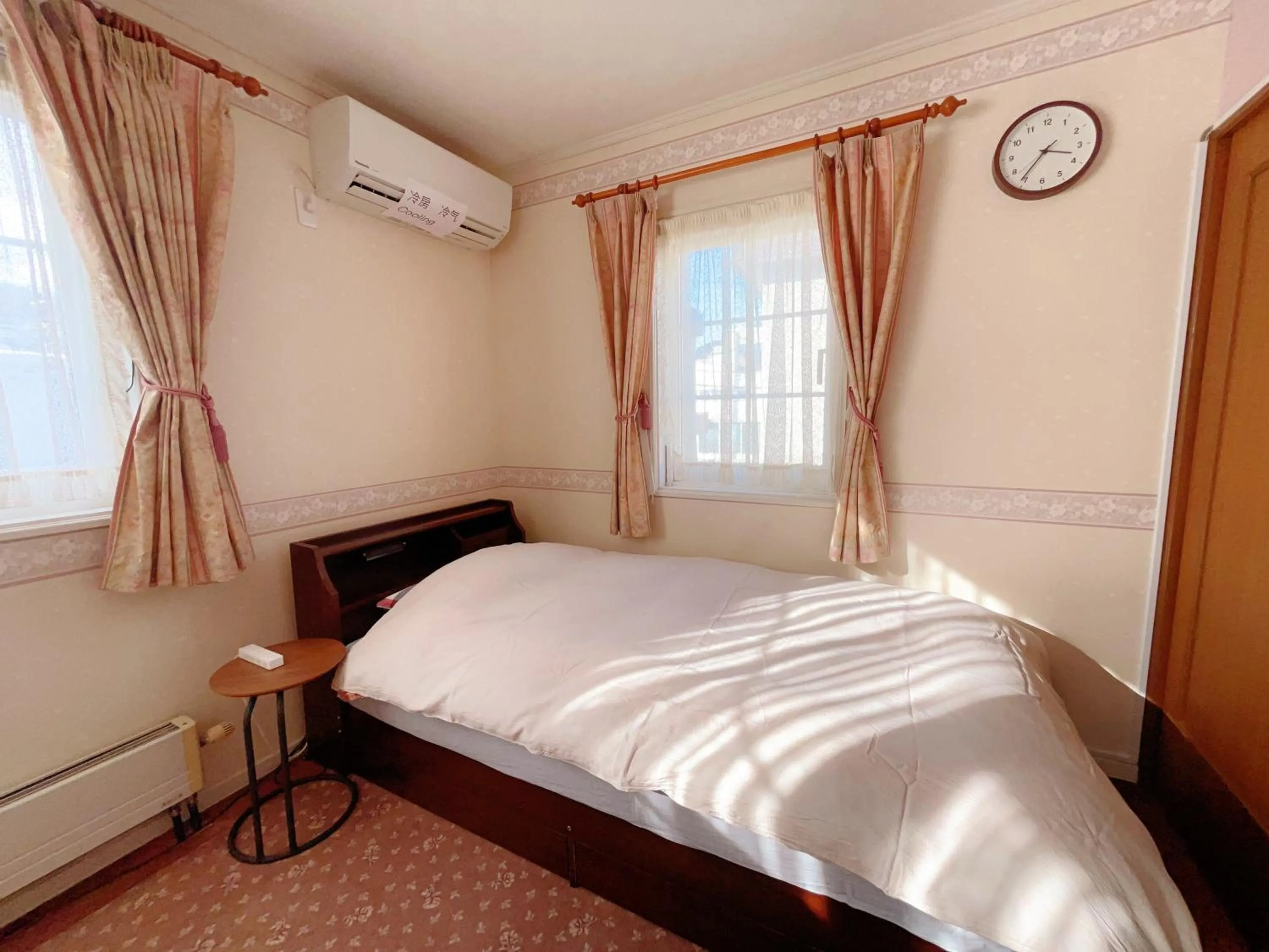 room service, Bed in Nishikien inn