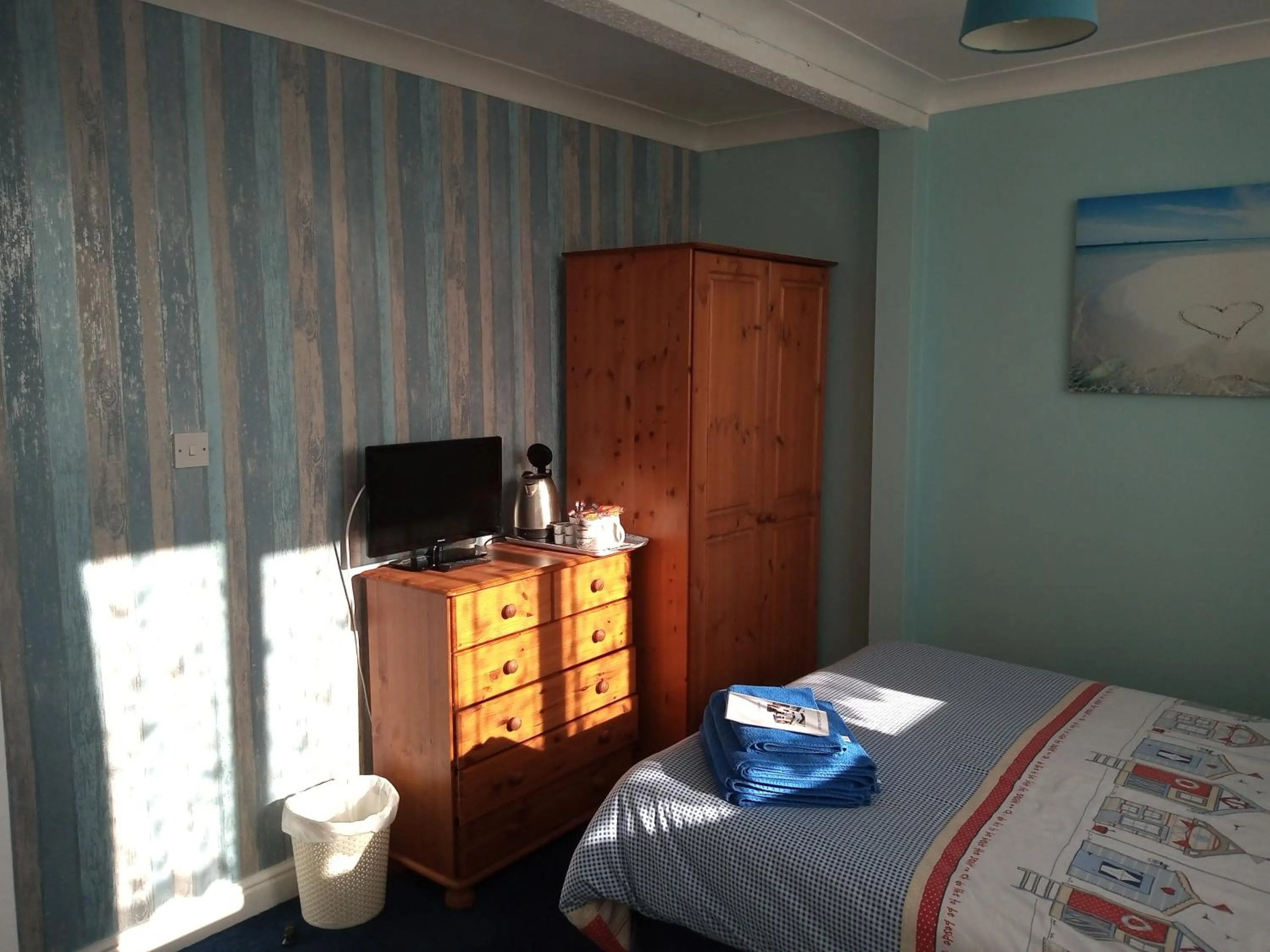 Bedroom, Bed in Sandcastles Guest House