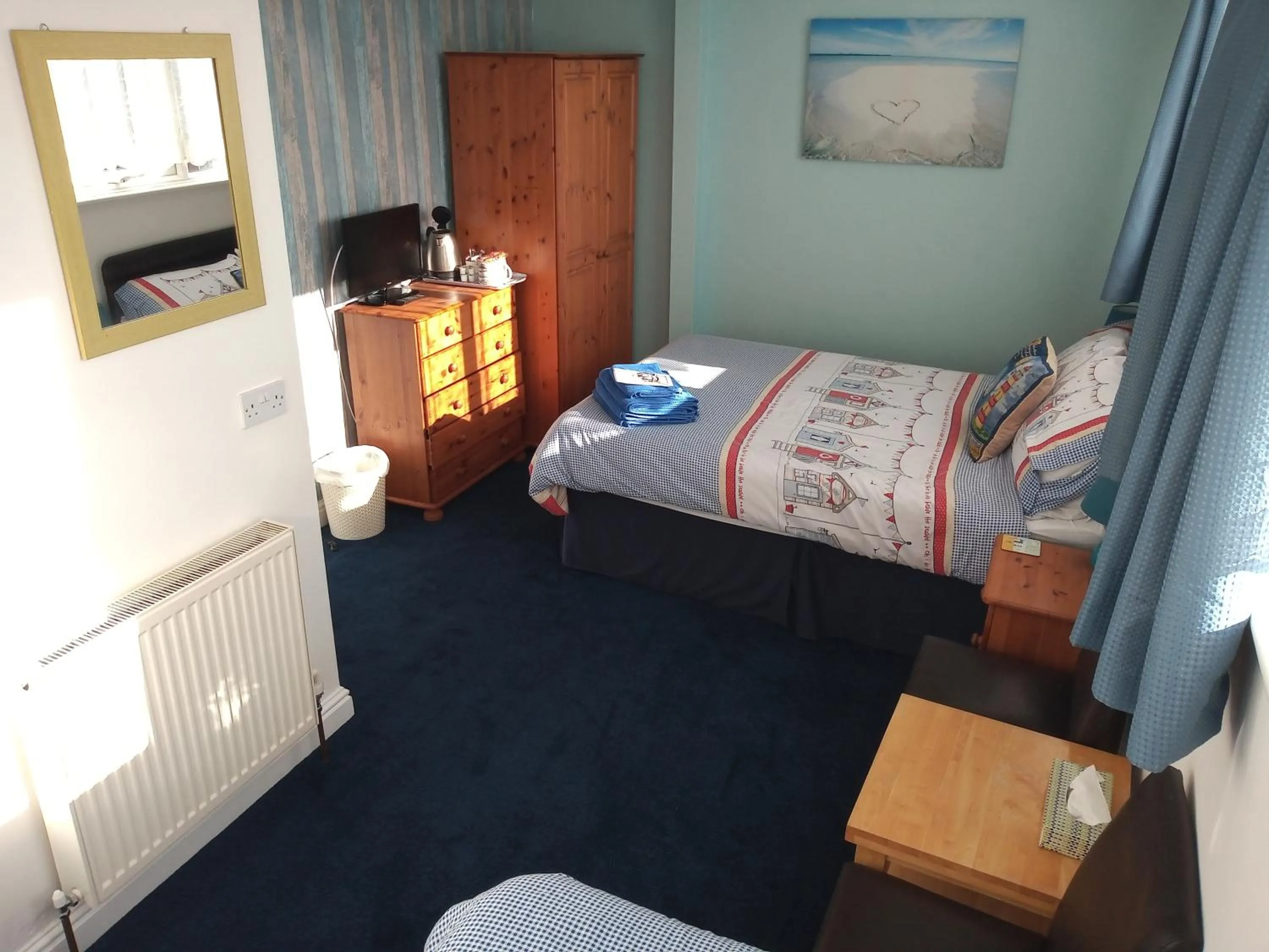 Photo of the whole room, Bed in Sandcastles Guest House