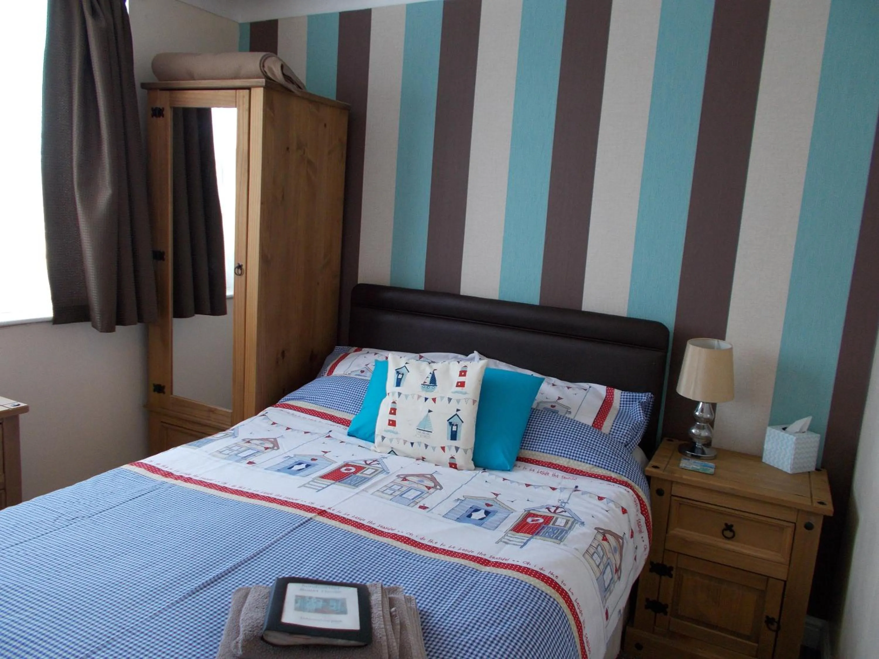 Bedroom, Bed in Sandcastles Guest House