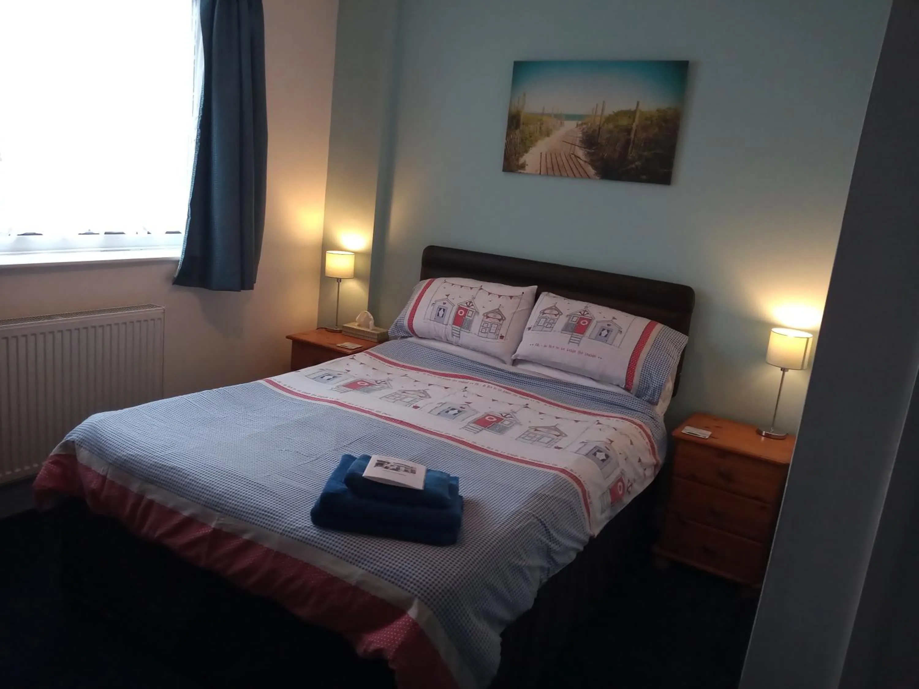 Bedroom, Bed in Sandcastles Guest House