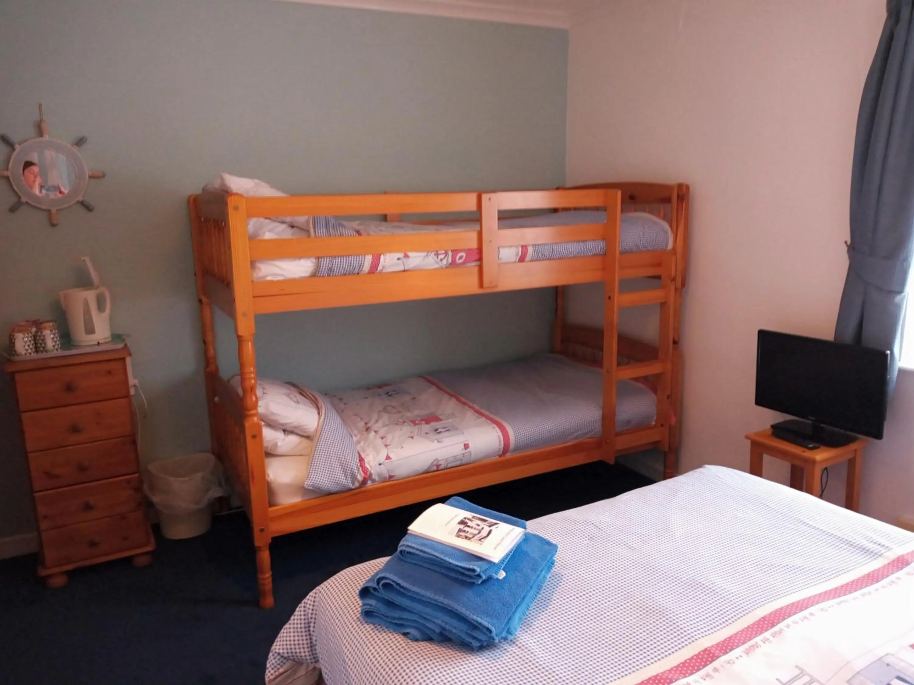 bunk bed, Bed in Sandcastles Guest House