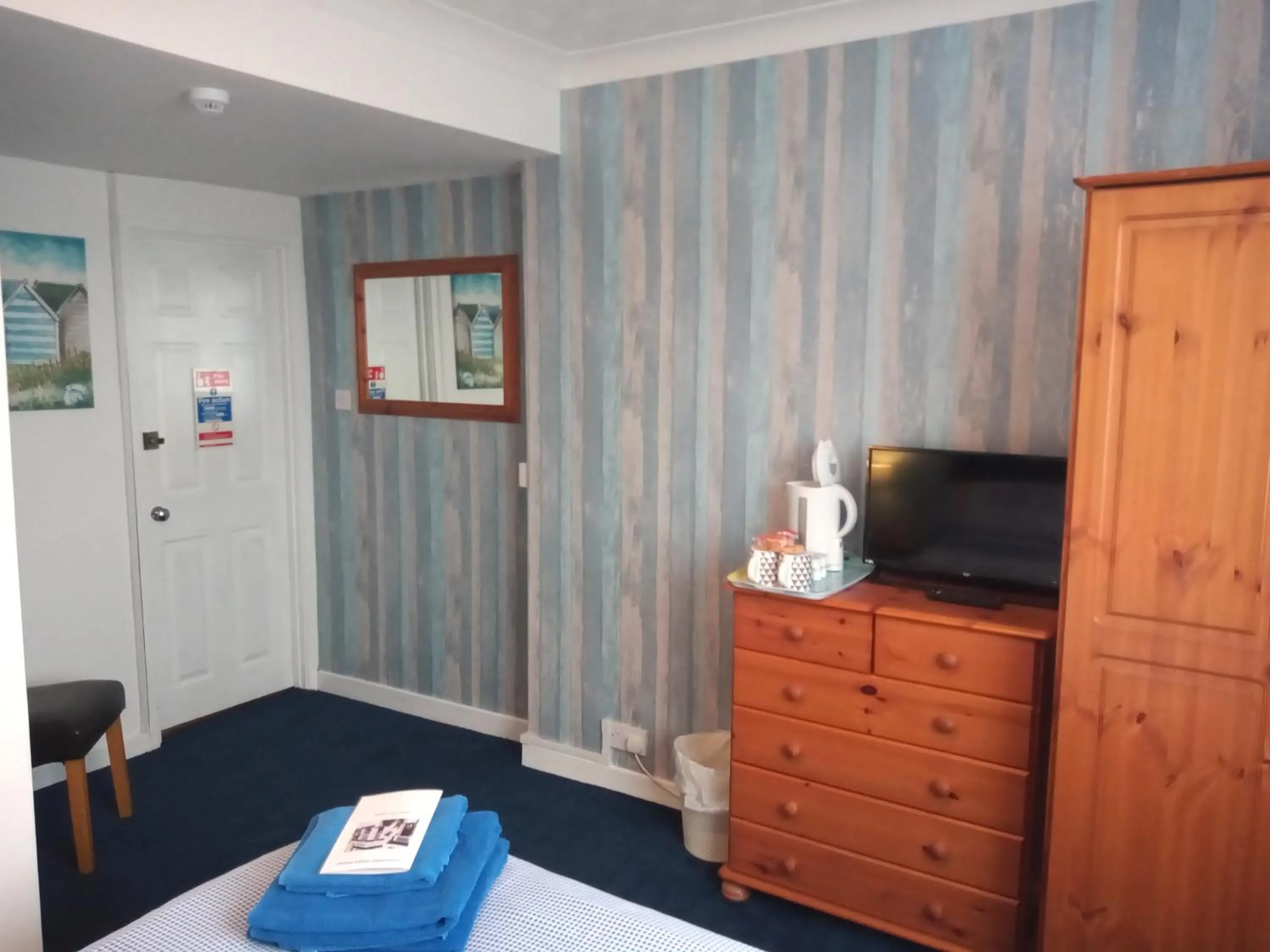 Coffee/tea facilities, Bed in Sandcastles Guest House