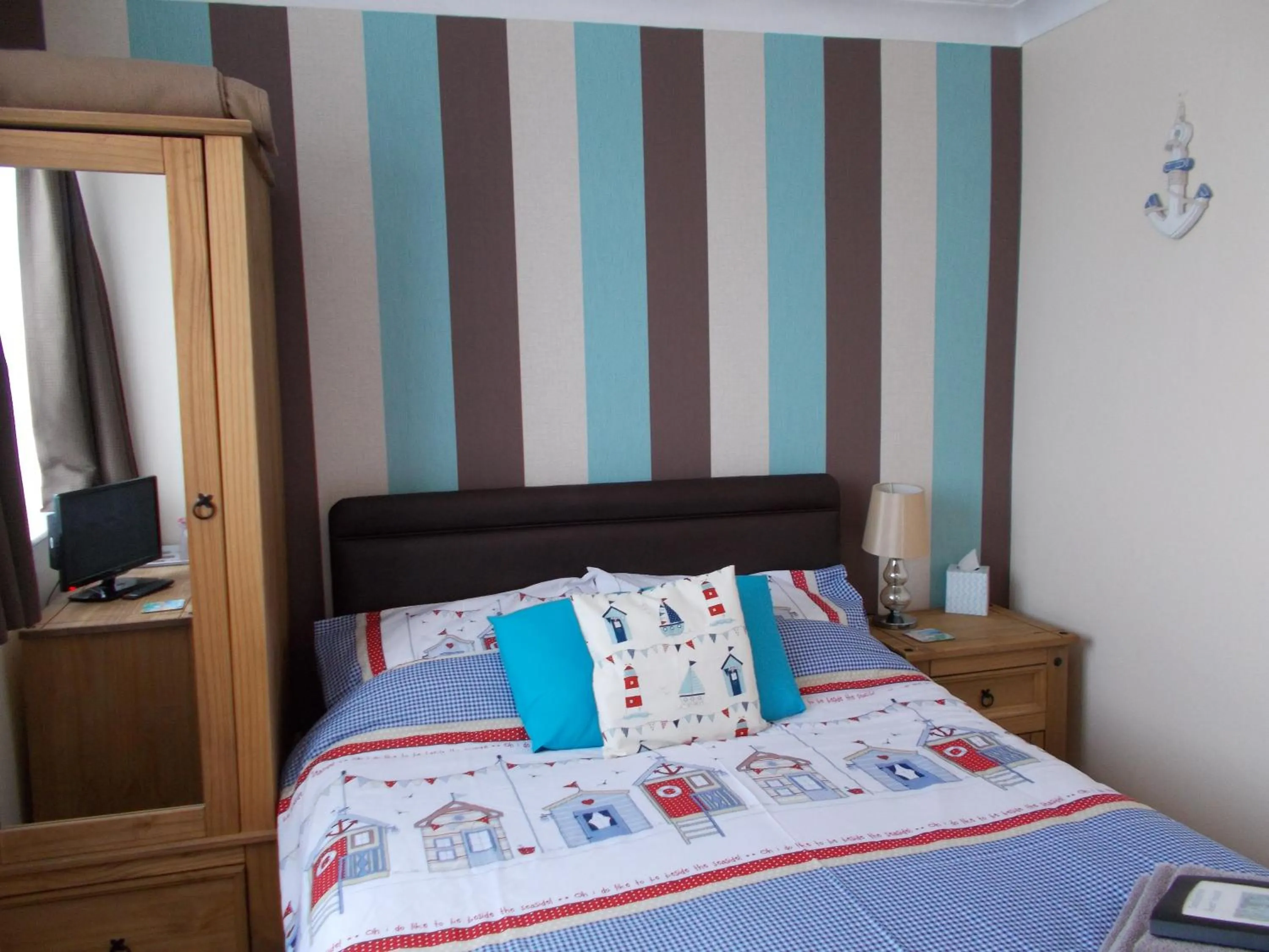 Bedroom, Bed in Sandcastles Guest House
