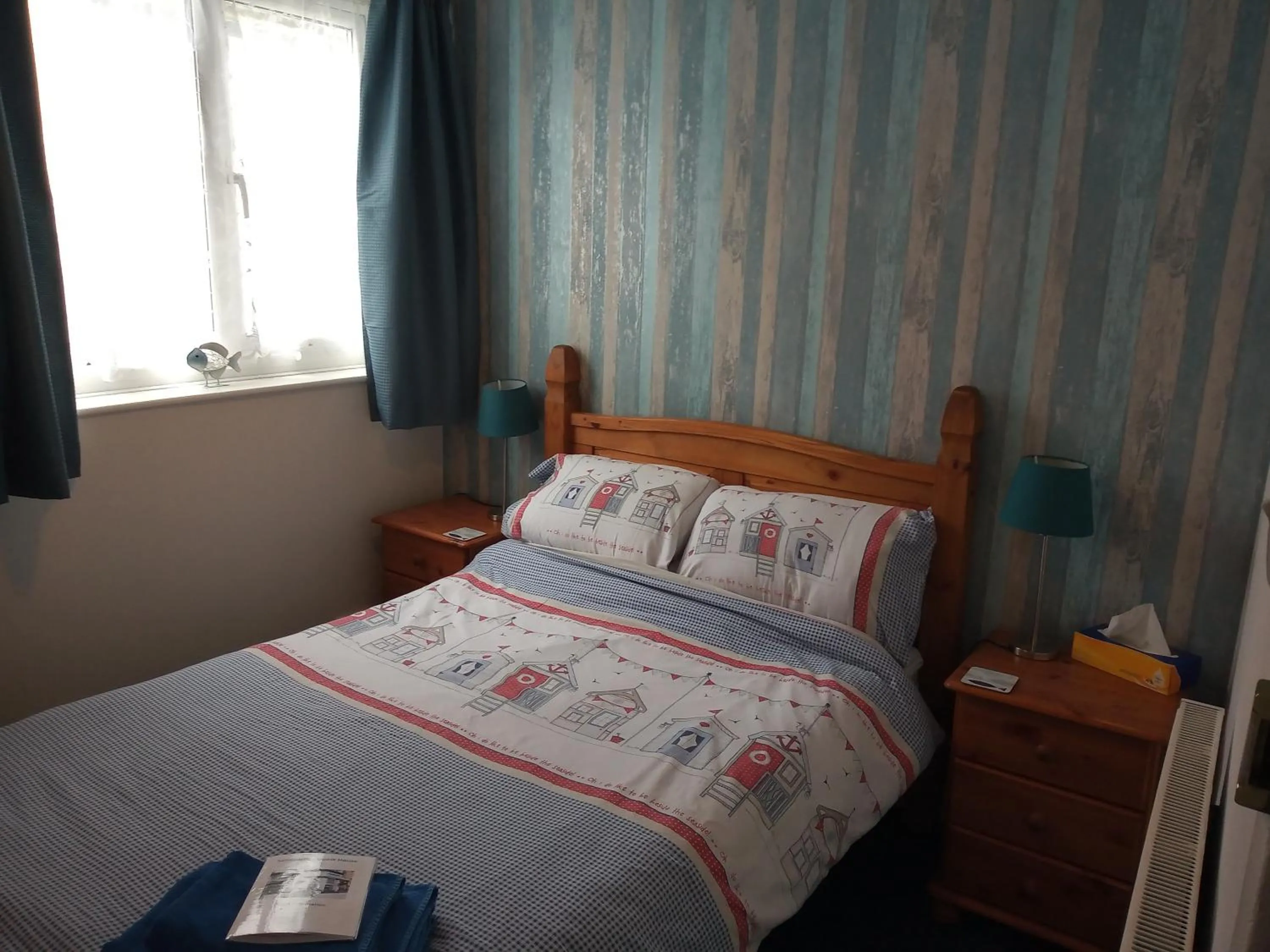 Bedroom, Bed in Sandcastles Guest House