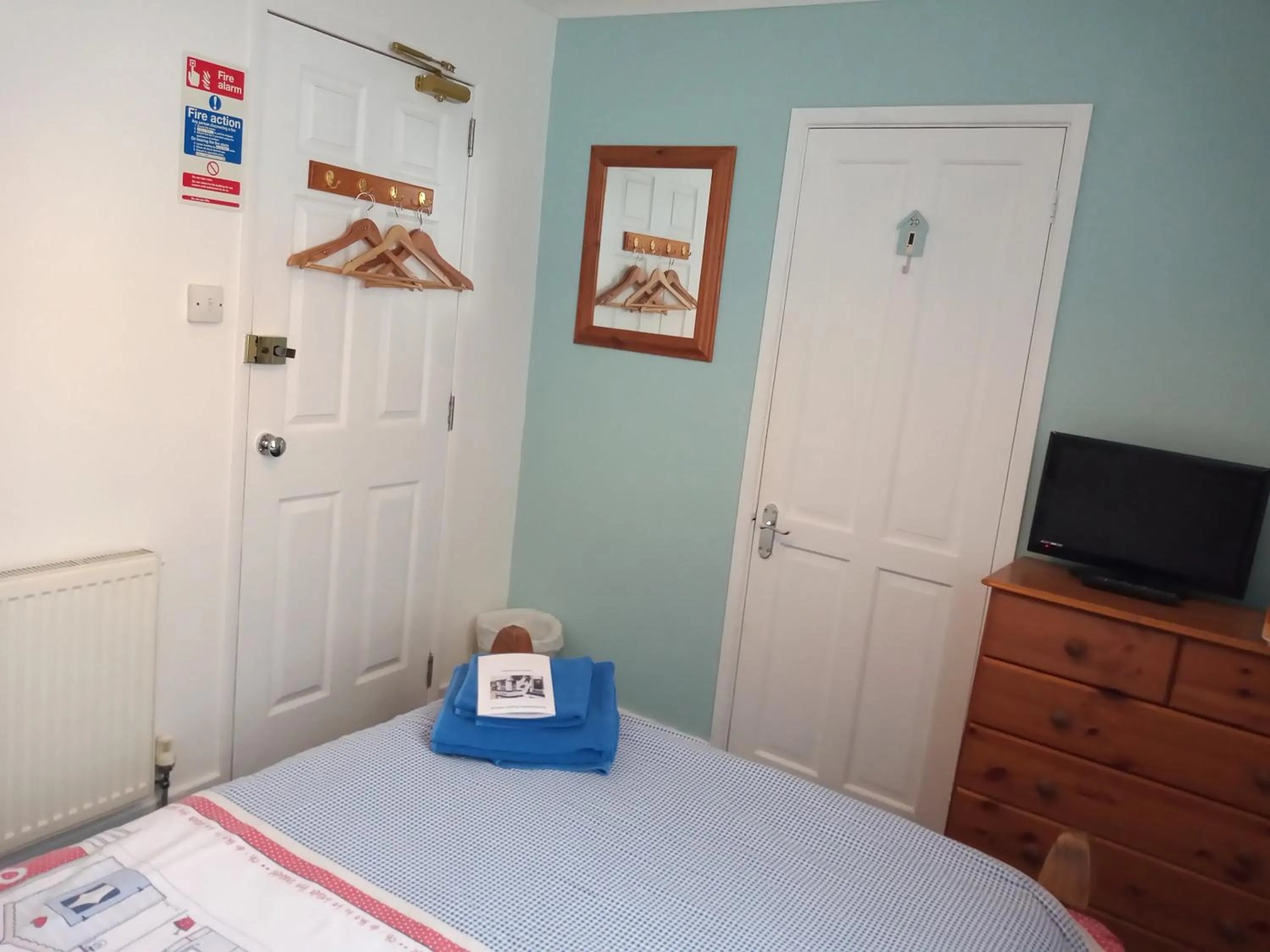 Bedroom, Bed in Sandcastles Guest House