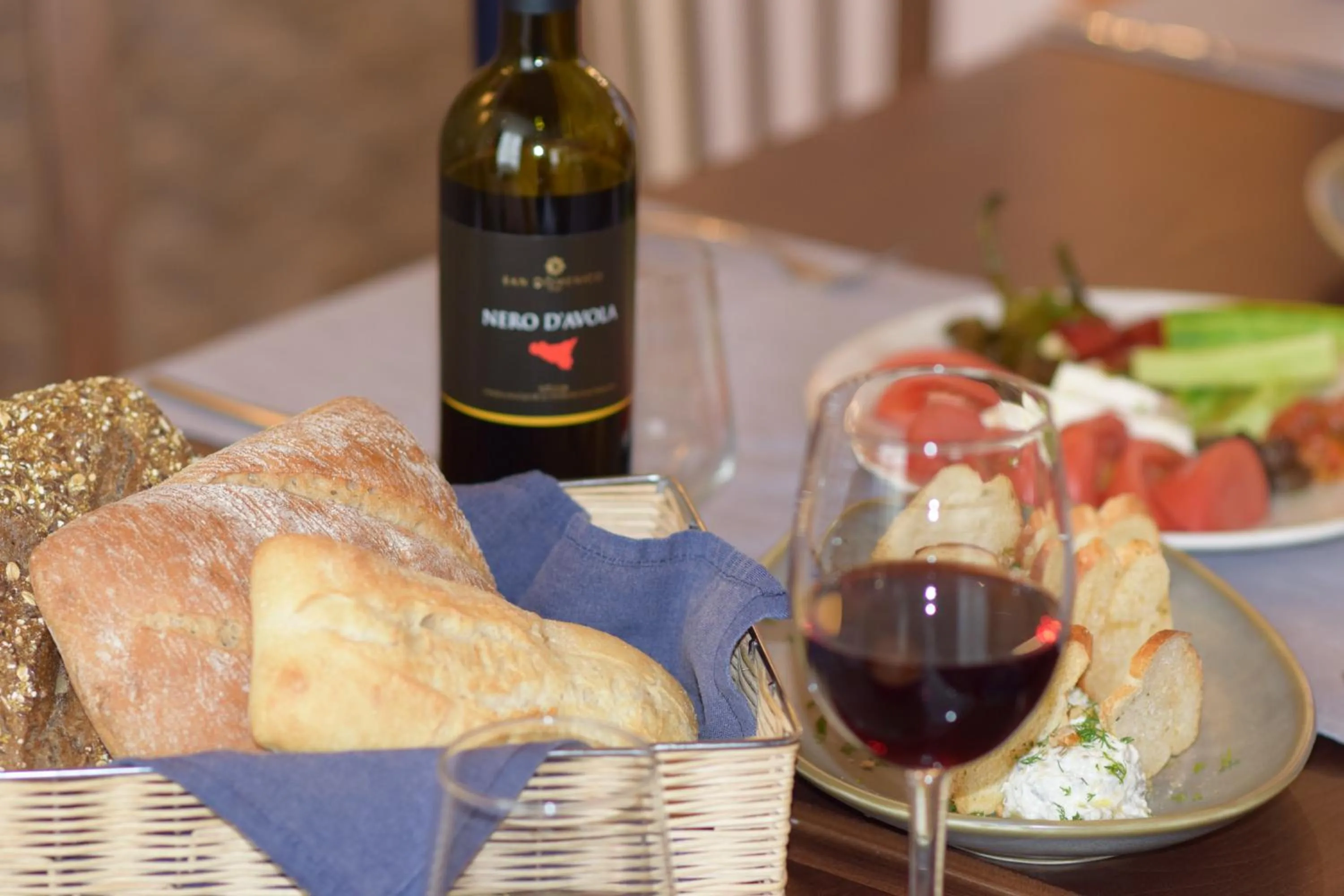 Restaurant/places to eat in The Lodge Hotel