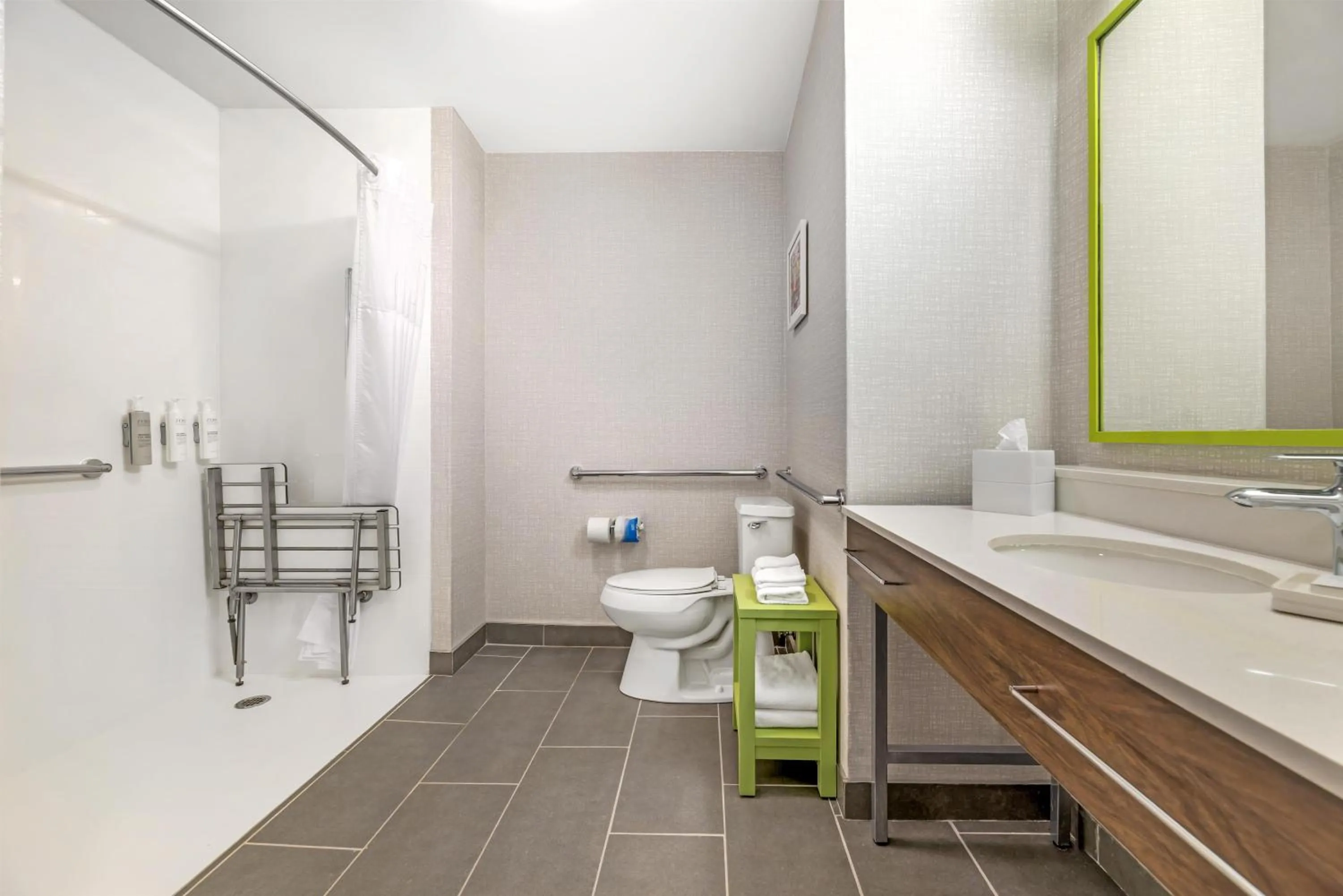 Bathroom in Hampton Inn Junction City